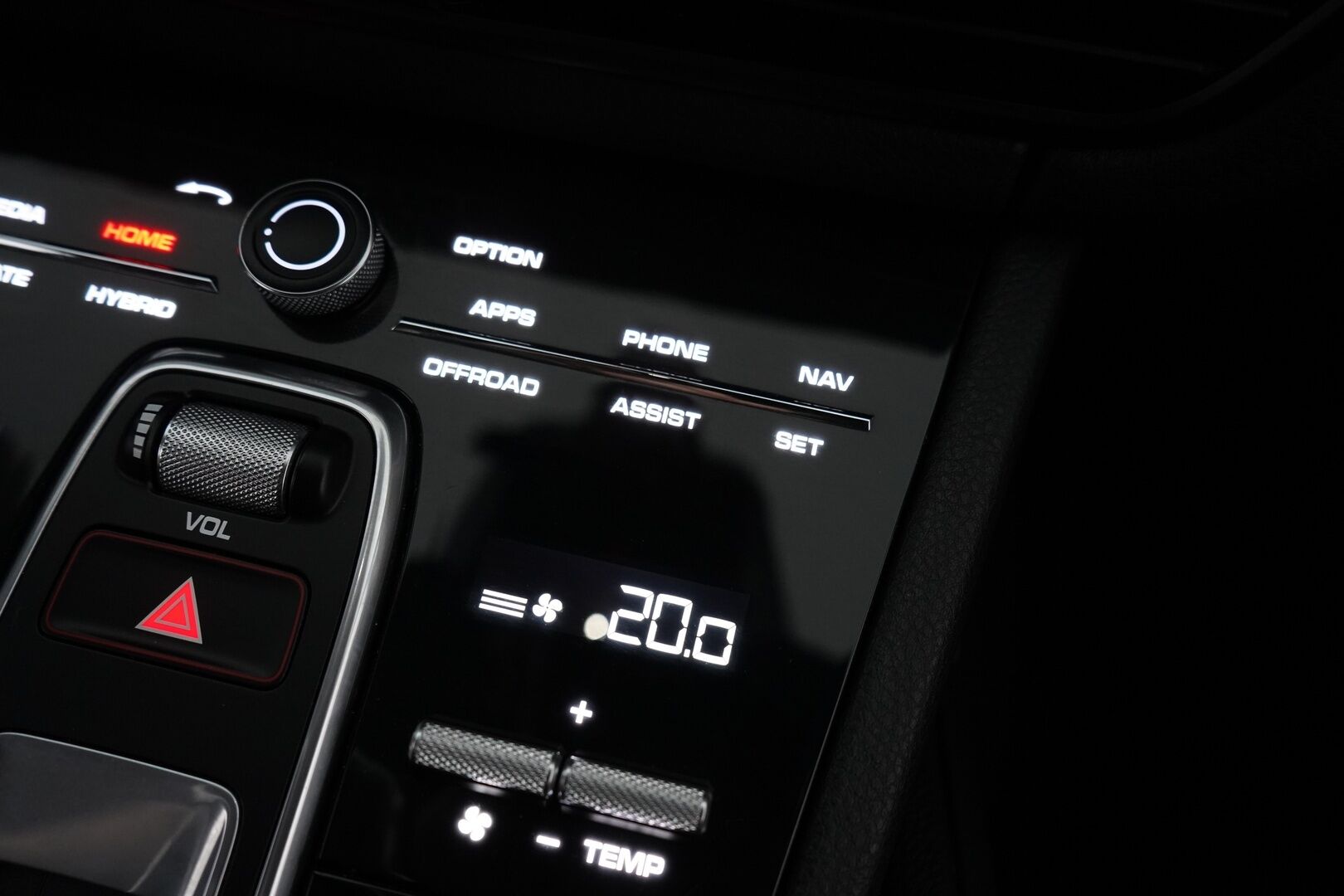 Porsche Cayenne 2018 E-Hybrid *Vetokoukku / Kamera / Nahat / KeylessGO / Ratinlämmitys / S.kontti / S.penkit* - 2,99 % KORKOTARJOUS TÄHÄN AUTOON - Katso mihin hintaan! / Kahdet renkaat alumiinivantein / Siistikuntoinen