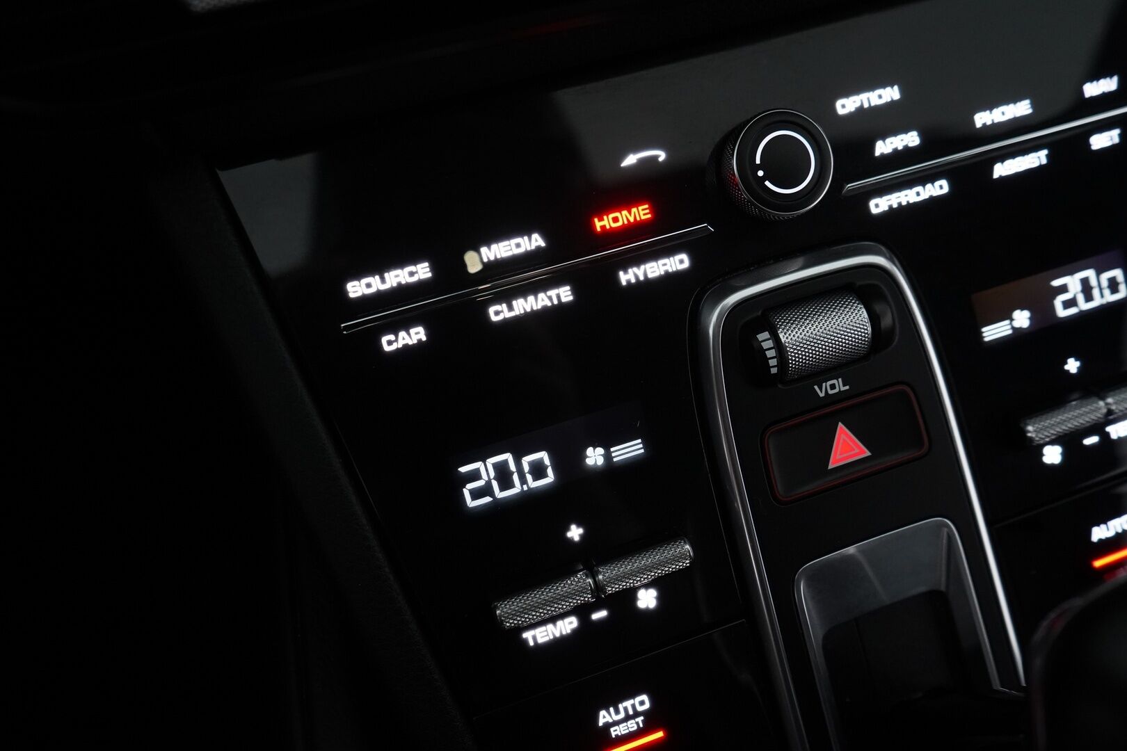 Porsche Cayenne 2018 E-Hybrid *Vetokoukku / Kamera / Nahat / KeylessGO / Ratinlämmitys / S.kontti / S.penkit* - 2,99 % KORKOTARJOUS TÄHÄN AUTOON - Katso mihin hintaan! / Kahdet renkaat alumiinivantein / Siistikuntoinen