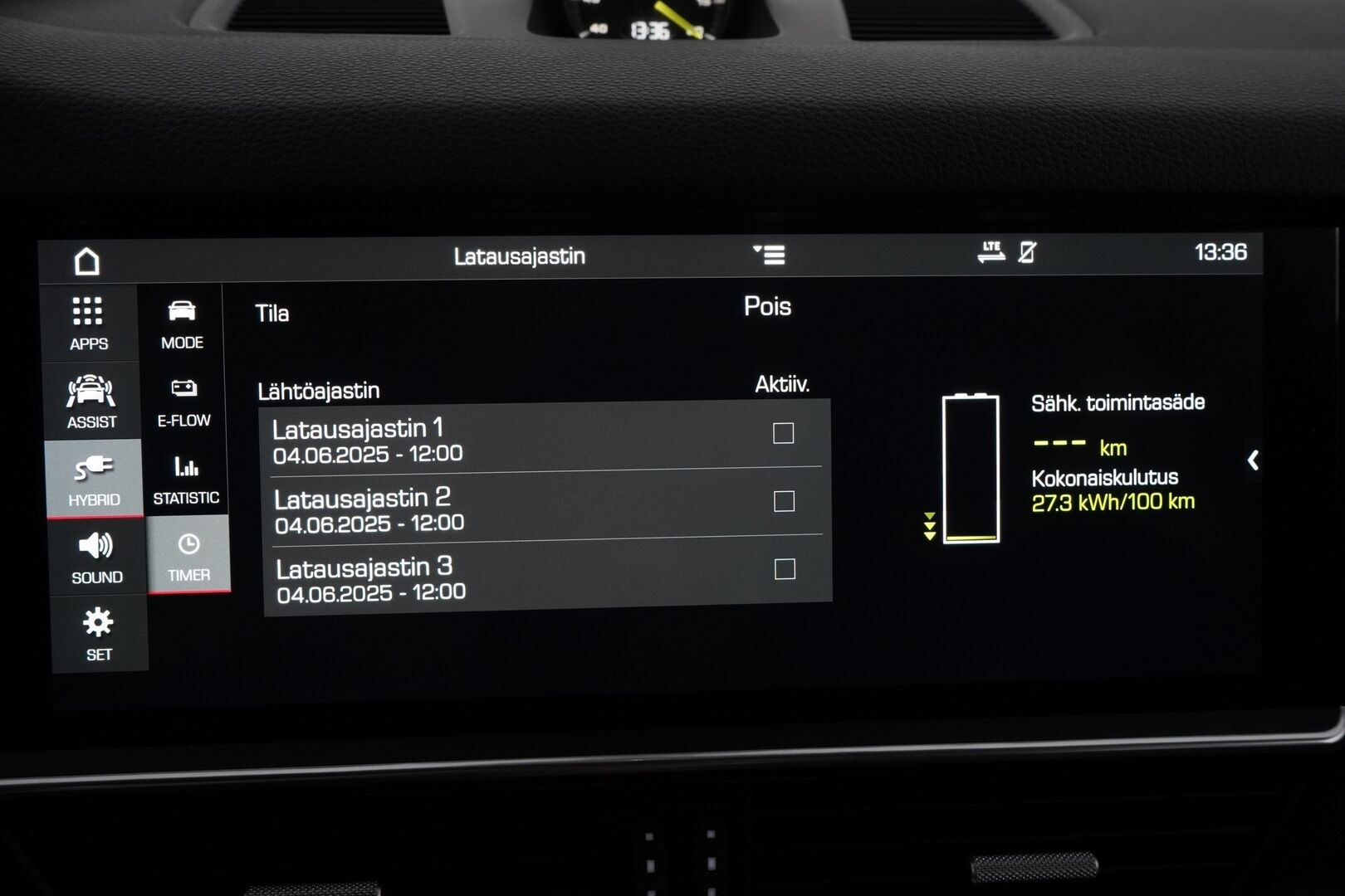Porsche Cayenne 2018 E-Hybrid *Vetokoukku / Kamera / Nahat / KeylessGO / Ratinlämmitys / S.kontti / S.penkit* - 2,99 % KORKOTARJOUS TÄHÄN AUTOON - Katso mihin hintaan! / Kahdet renkaat alumiinivantein / Siistikuntoinen