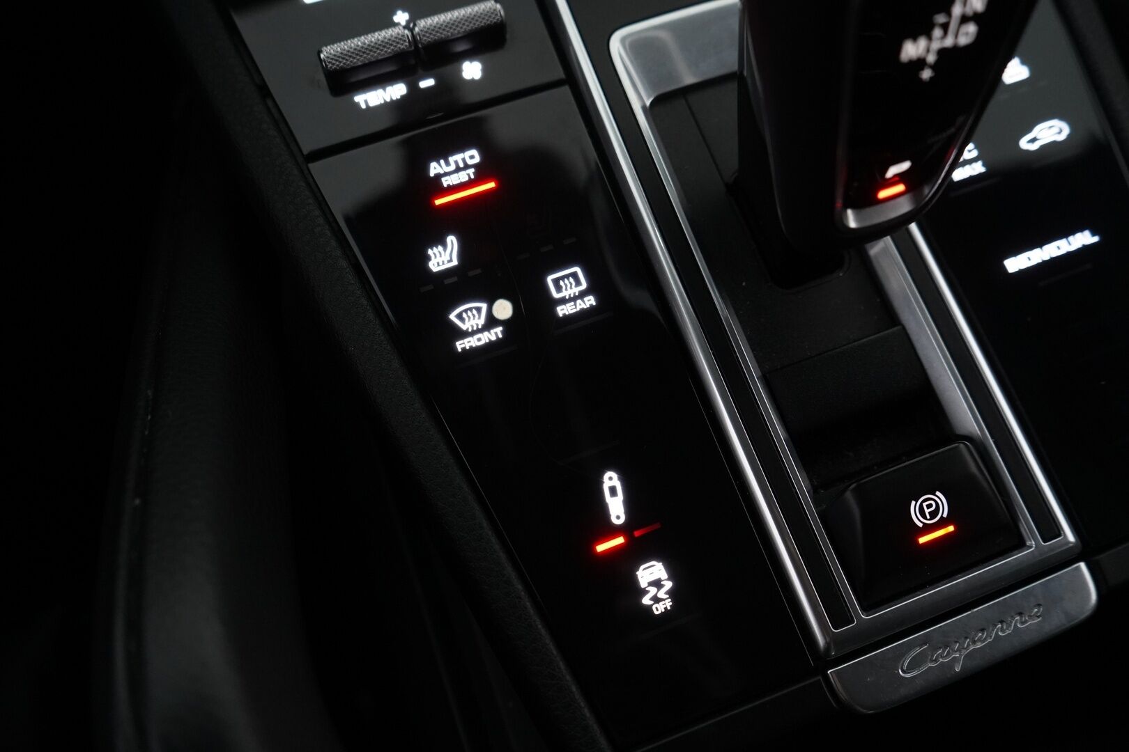 Porsche Cayenne 2018 E-Hybrid *Vetokoukku / Kamera / Nahat / KeylessGO / Ratinlämmitys / S.kontti / S.penkit* - 2,99 % KORKOTARJOUS TÄHÄN AUTOON - Katso mihin hintaan! / Kahdet renkaat alumiinivantein / Siistikuntoinen