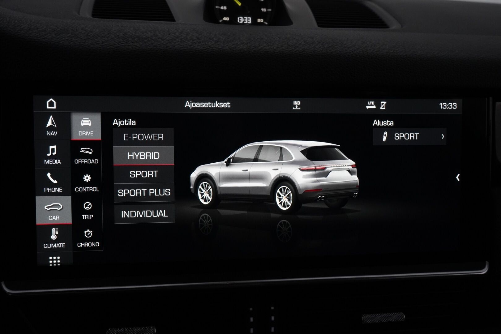 Porsche Cayenne 2018 E-Hybrid *Vetokoukku / Kamera / Nahat / KeylessGO / Ratinlämmitys / S.kontti / S.penkit* - 2,99 % KORKOTARJOUS TÄHÄN AUTOON - Katso mihin hintaan! / Kahdet renkaat alumiinivantein / Siistikuntoinen