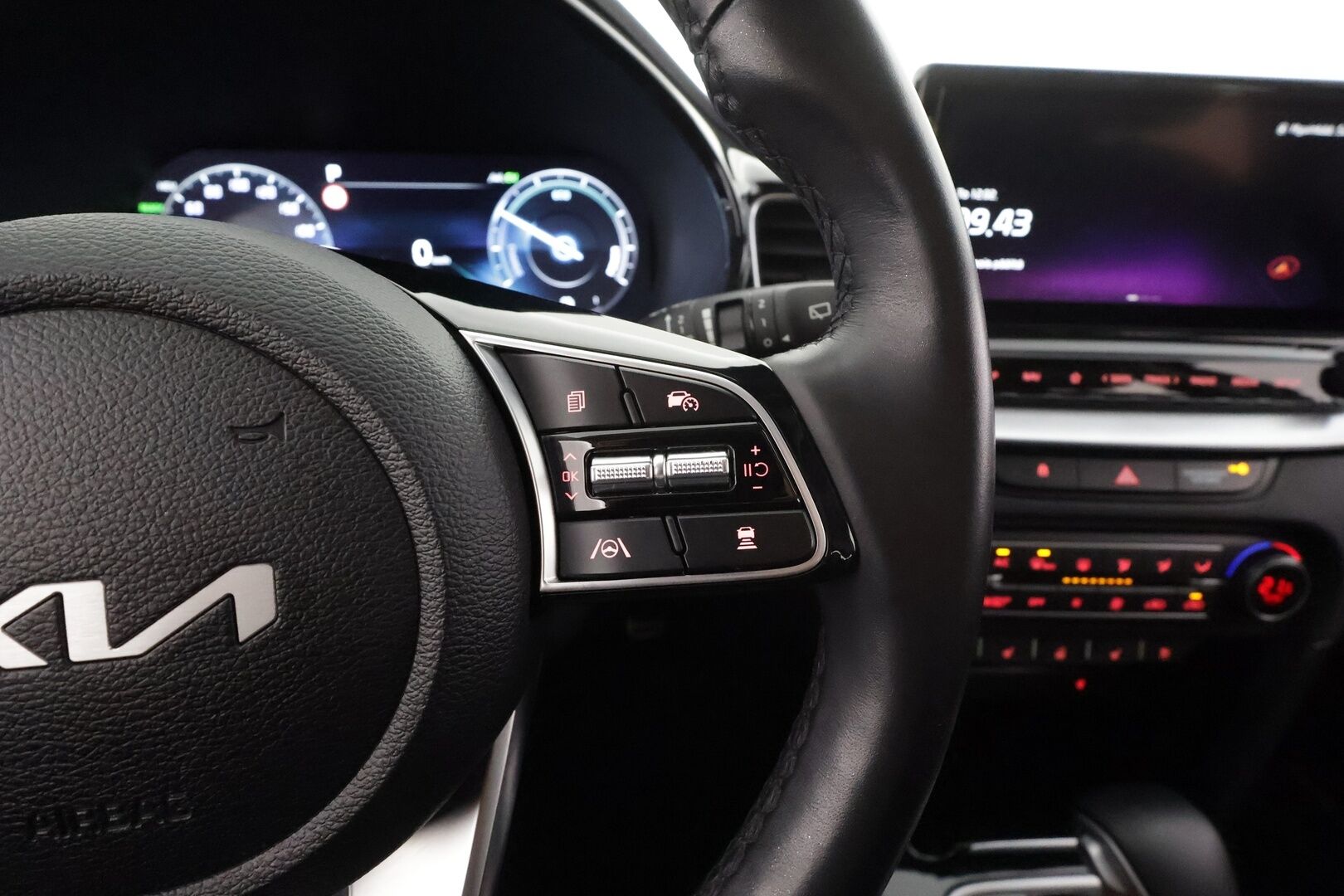 Kia XCeed 2023 1,6 GDI Plug-In Hybrid Business Premium DCT * ACC / Lasikattoluukku / Muistipenkki / LED / Navi / P.kamera * - Ilmastoidut nahat / Kahdet renkaat aluvanteilla / Merkkihuollettu