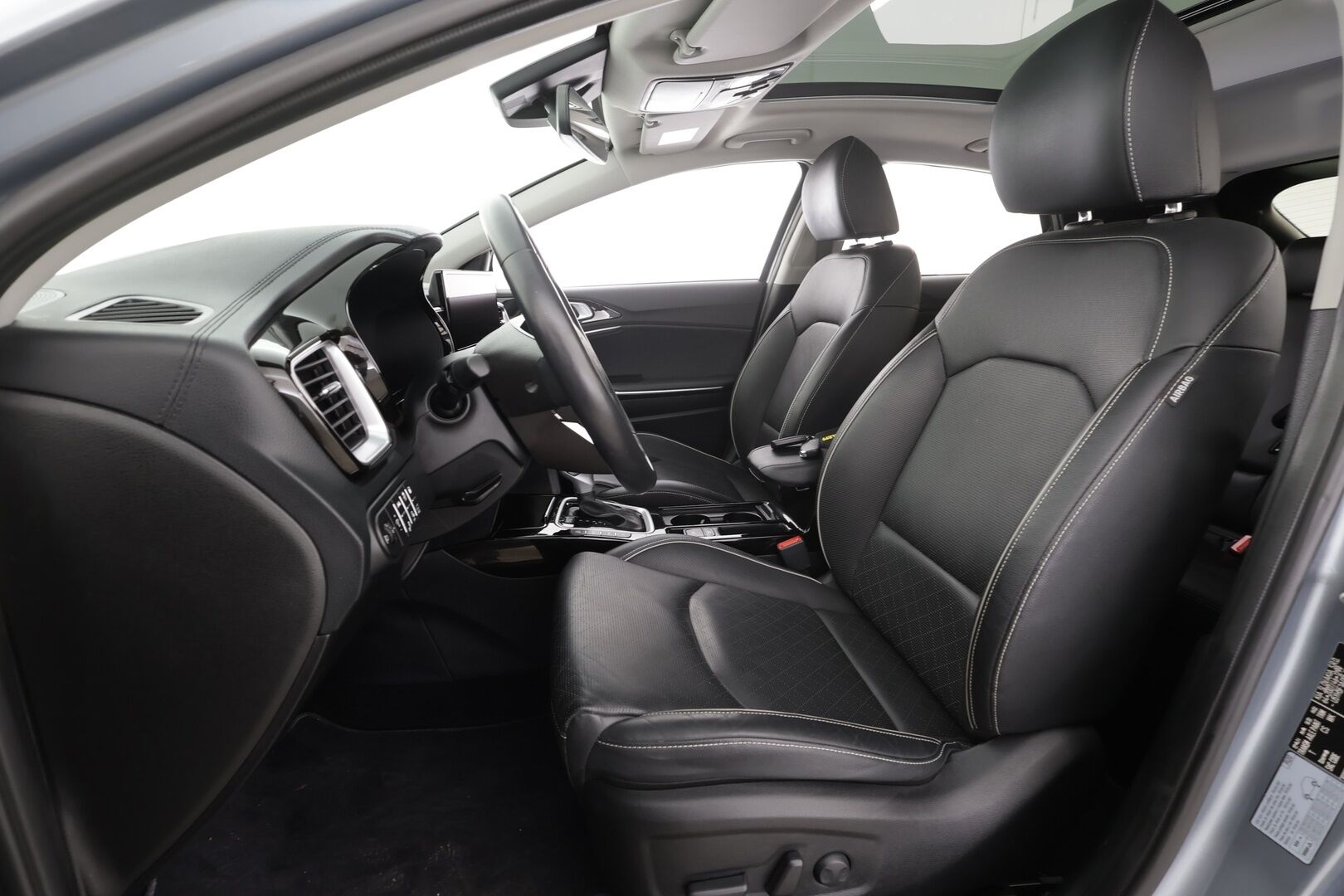 Kia XCeed 2023 1,6 GDI Plug-In Hybrid Business Premium DCT * ACC / Lasikattoluukku / Muistipenkki / LED / Navi / P.kamera * - Ilmastoidut nahat / Kahdet renkaat aluvanteilla / Merkkihuollettu