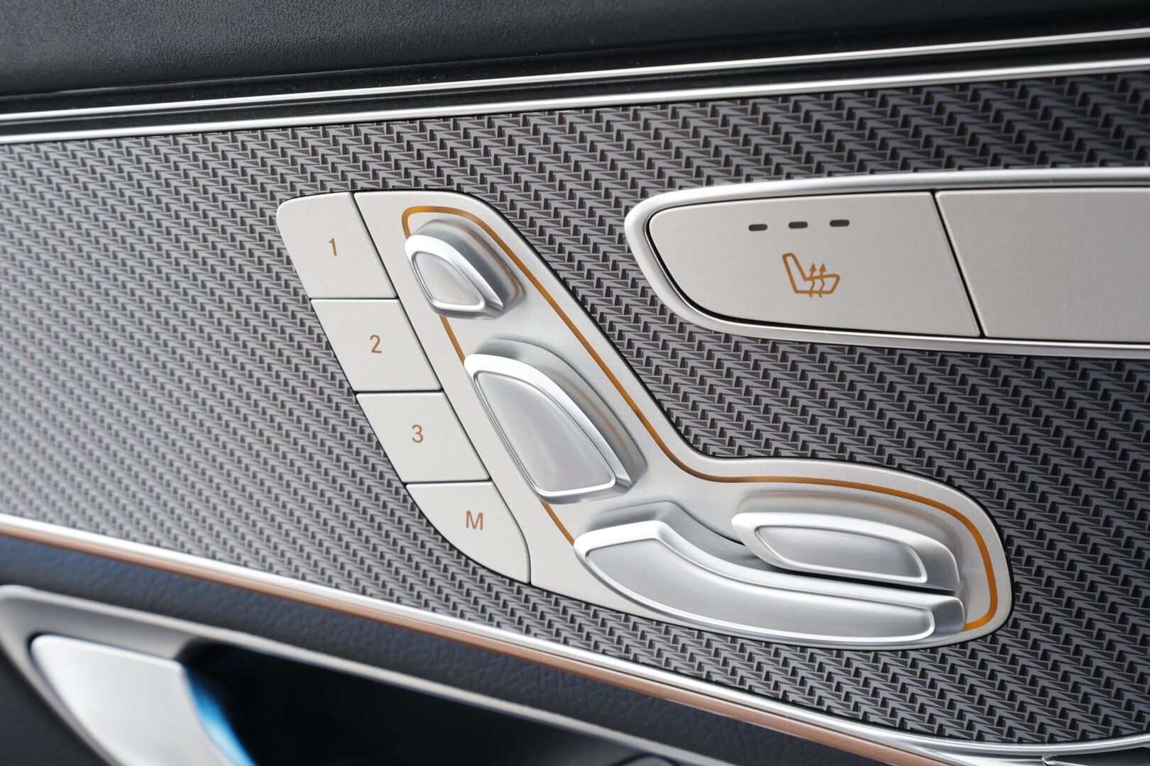 Mercedes-Benz EQC 2023 400 4MATIC AMG * Distronic+ / Vetokoukku / Multibeam LED / Muistipenkit / 360 Kamera / Keyless * - Merkkihuollettu / Akku kuntotarkastettu SoH 97,2%