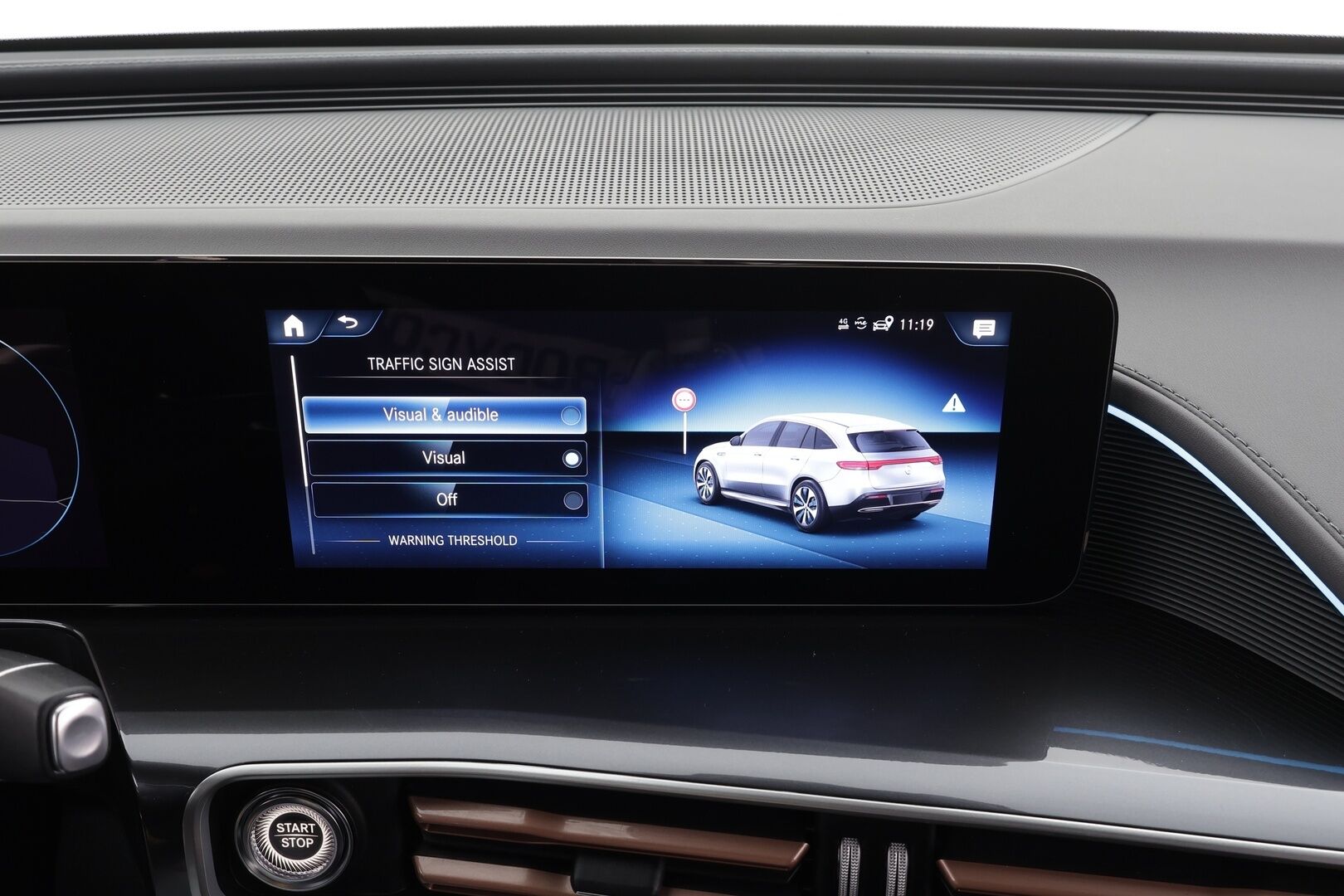 Mercedes-Benz EQC 2023 400 4MATIC AMG * Distronic+ / Vetokoukku / Multibeam LED / Muistipenkit / 360 Kamera / Keyless * - Merkkihuollettu / Akku kuntotarkastettu SoH 97,2%