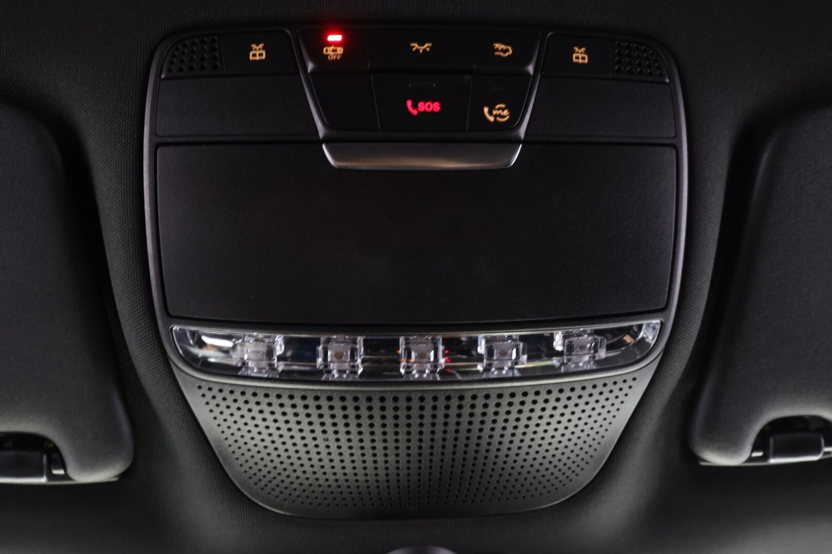 Mercedes-Benz EQC 2023 400 4MATIC AMG * Distronic+ / Vetokoukku / Multibeam LED / Muistipenkit / 360 Kamera / Keyless * - Merkkihuollettu / Akku kuntotarkastettu SoH 97,2%