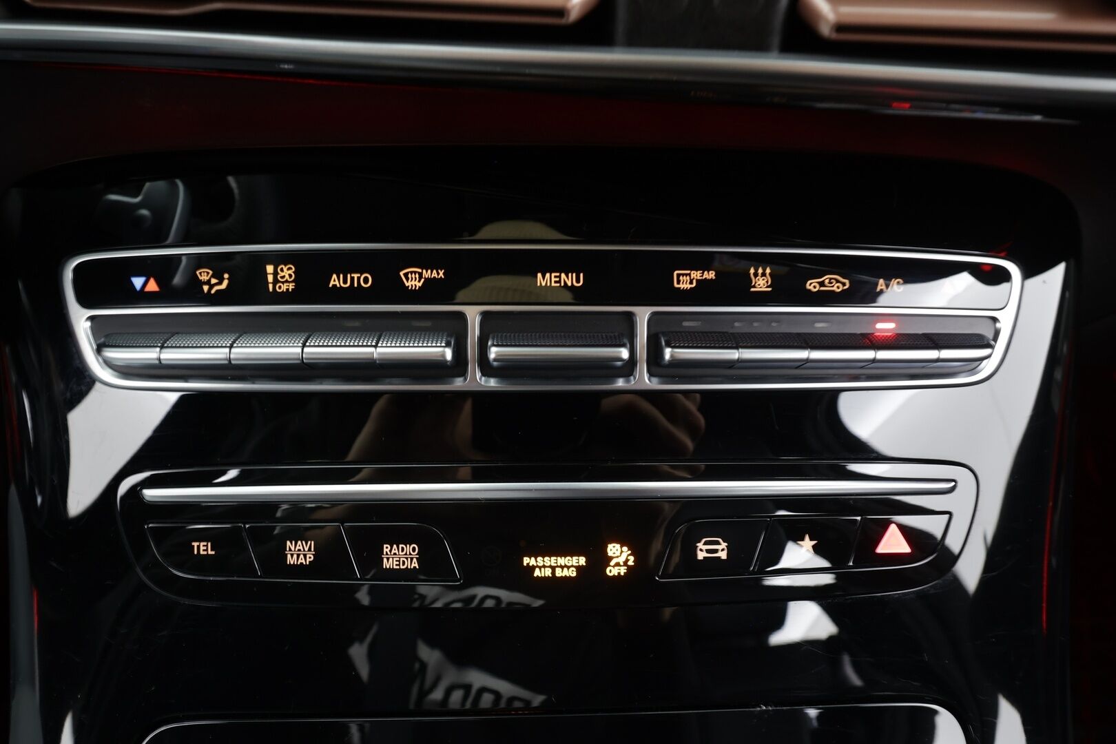 Mercedes-Benz EQC 2023 400 4MATIC AMG * Distronic+ / Vetokoukku / Multibeam LED / Muistipenkit / 360 Kamera / Keyless * - Merkkihuollettu / Akku kuntotarkastettu SoH 97,2%