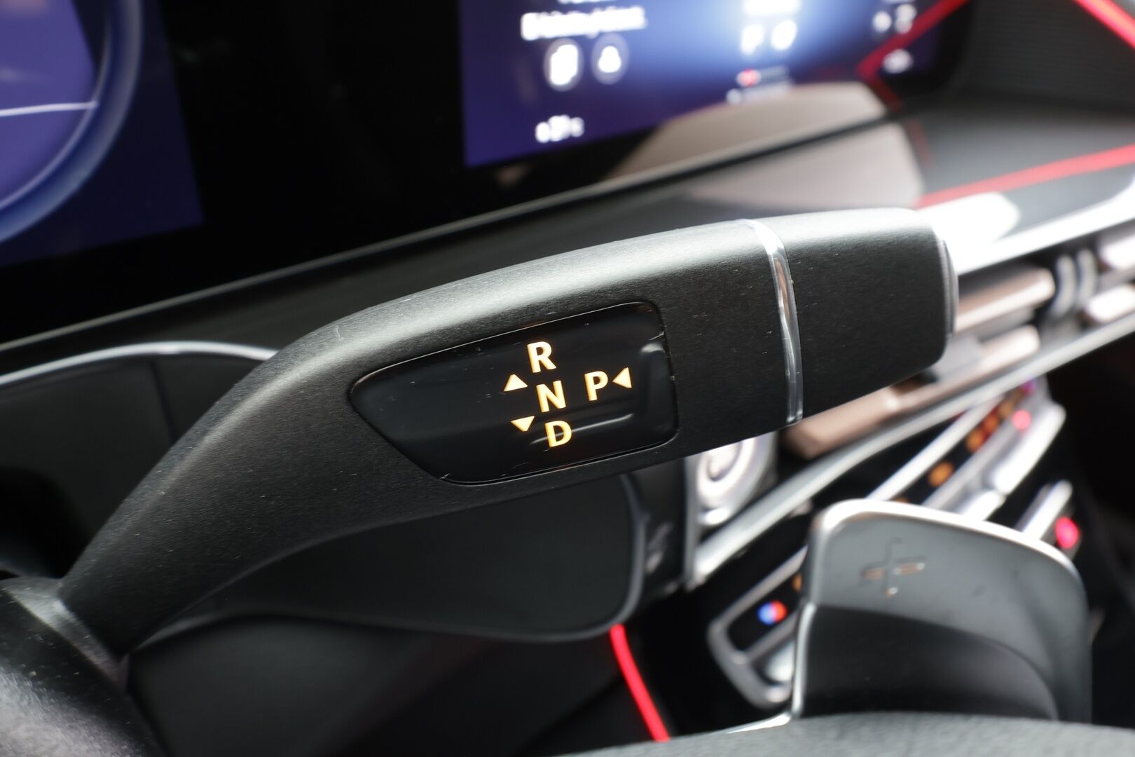 Mercedes-Benz EQC 2023 400 4MATIC AMG * Distronic+ / Vetokoukku / Multibeam LED / Muistipenkit / 360 Kamera / Keyless * - Merkkihuollettu / Akku kuntotarkastettu SoH 97,2%