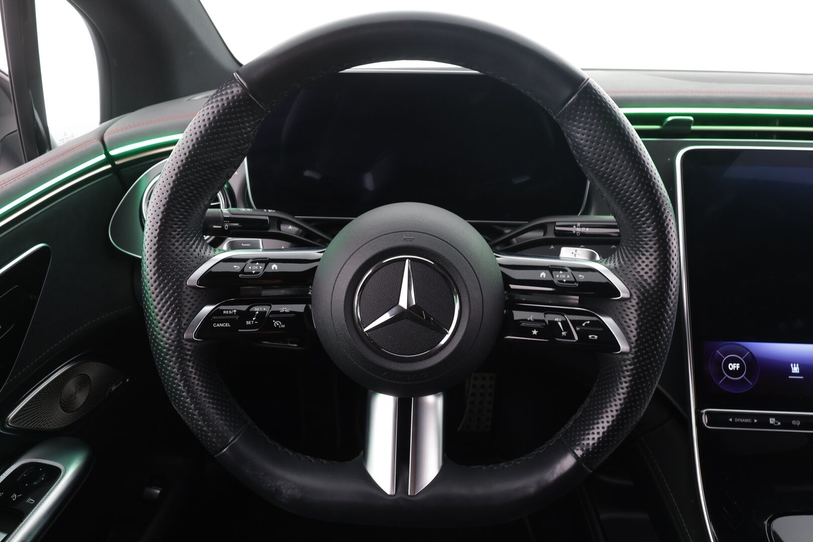 Mercedes-Benz EQE 2023 500 4MATIC AMG * Koukku / Distronic / Ilma-alusta / Digital-Lights / 360 / Burmester / Comfort-penkit Muistilla * - Akku kuntotarkastettu SoH 98,8 / Kahdet renkaat aluvanteilla