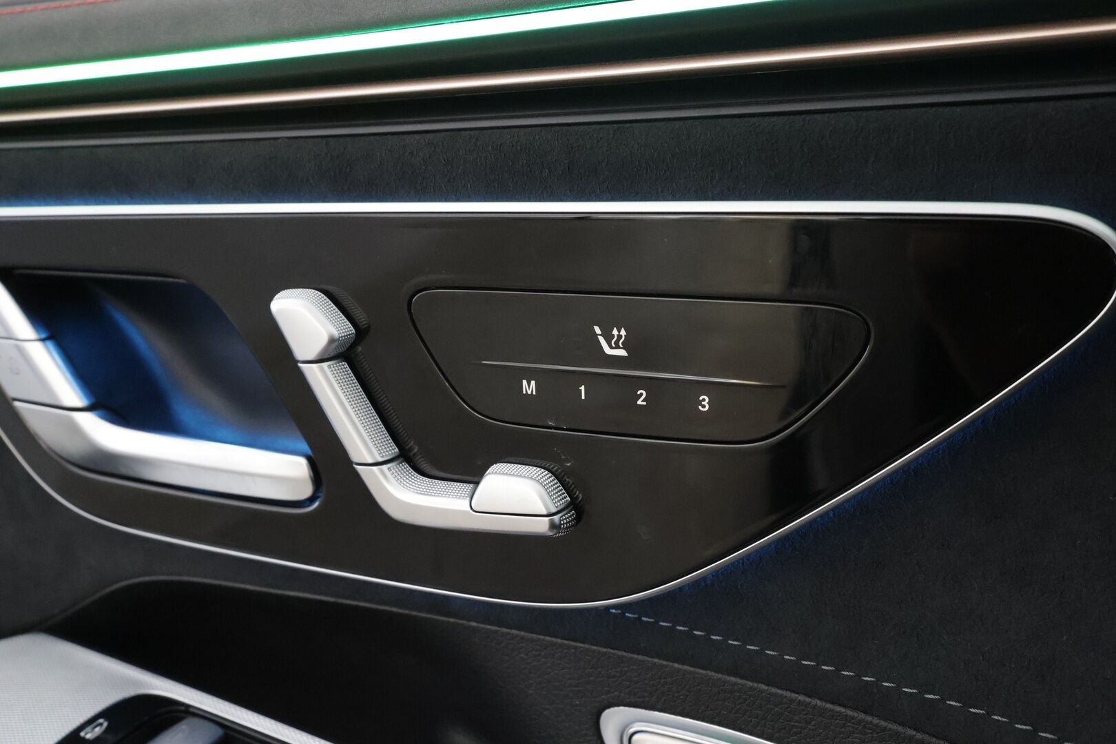 Mercedes-Benz EQE 2023 500 4MATIC AMG * Koukku / Distronic / Ilma-alusta / Digital-Lights / 360 / Burmester / Comfort-penkit Muistilla * - Akku kuntotarkastettu SoH 98,8 / Kahdet renkaat aluvanteilla