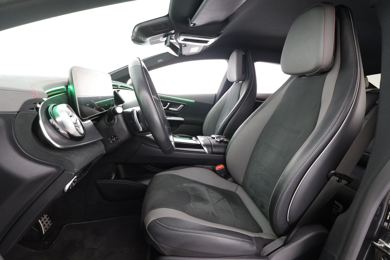 Mercedes-Benz EQE 2023 500 4MATIC AMG * Koukku / Distronic / Ilma-alusta / Digital-Lights / 360 / Burmester / Comfort-penkit Muistilla * - Akku kuntotarkastettu SoH 98,8 / Kahdet renkaat aluvanteilla