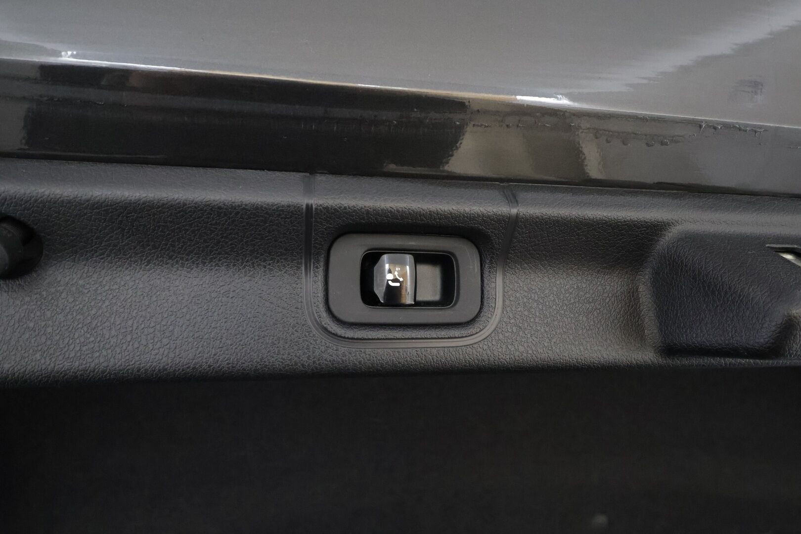 Mercedes-Benz EQE 2023 500 4MATIC AMG * Koukku / Distronic / Ilma-alusta / Digital-Lights / 360 / Burmester / Comfort-penkit Muistilla * - Akku kuntotarkastettu SoH 98,8 / Kahdet renkaat aluvanteilla