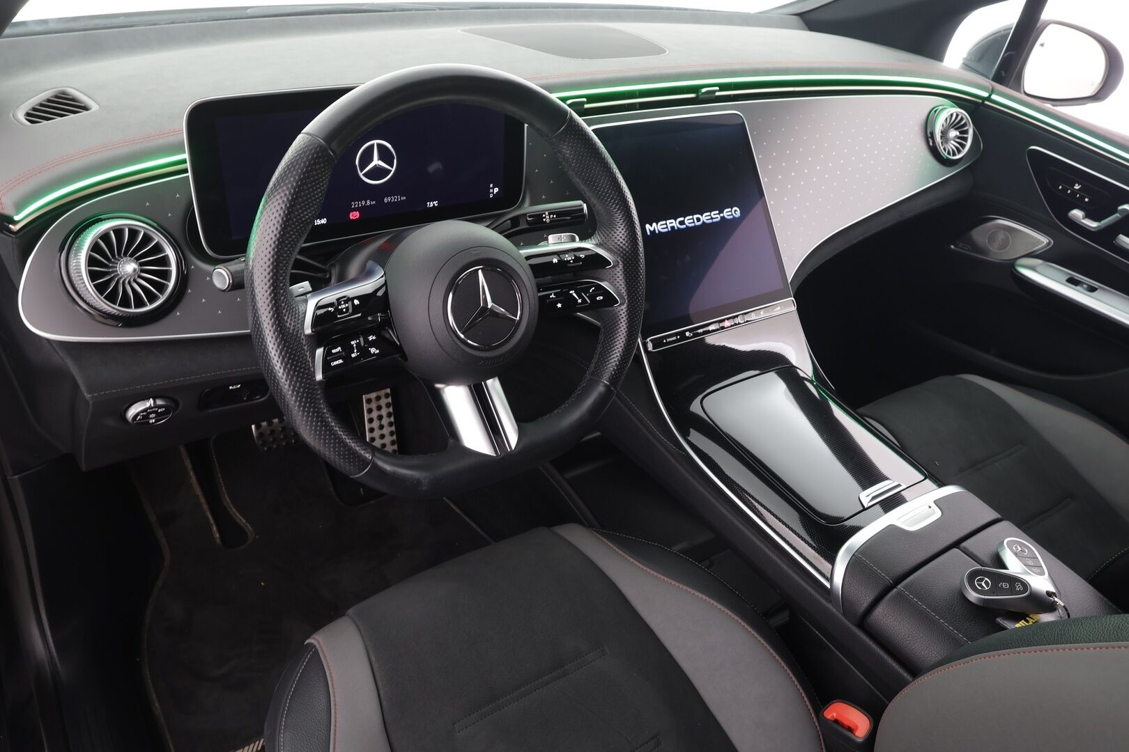 Mercedes-Benz EQE 2023 500 4MATIC AMG * Koukku / Distronic / Ilma-alusta / Digital-Lights / 360 / Burmester / Comfort-penkit Muistilla * - Akku kuntotarkastettu SoH 98,8 / Kahdet renkaat aluvanteilla