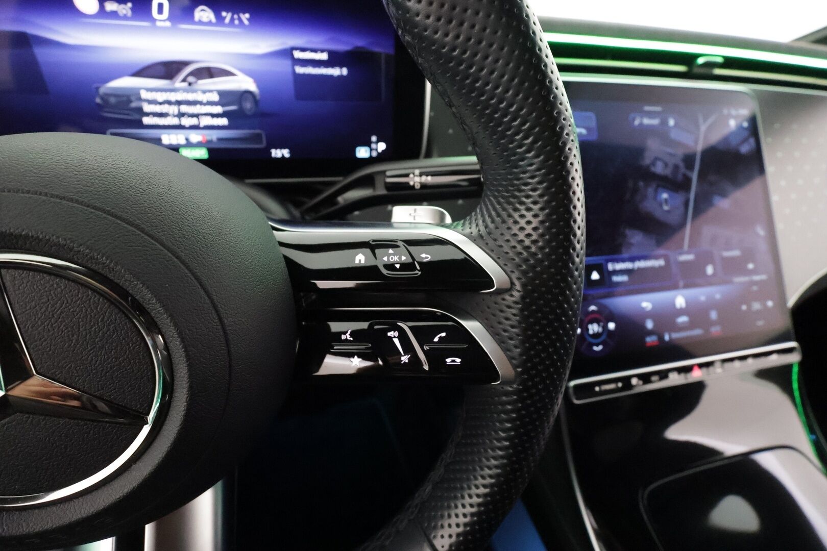 Mercedes-Benz EQE 2023 500 4MATIC AMG * Koukku / Distronic / Ilma-alusta / Digital-Lights / 360 / Burmester / Comfort-penkit Muistilla * - Akku kuntotarkastettu SoH 98,8 / Kahdet renkaat aluvanteilla