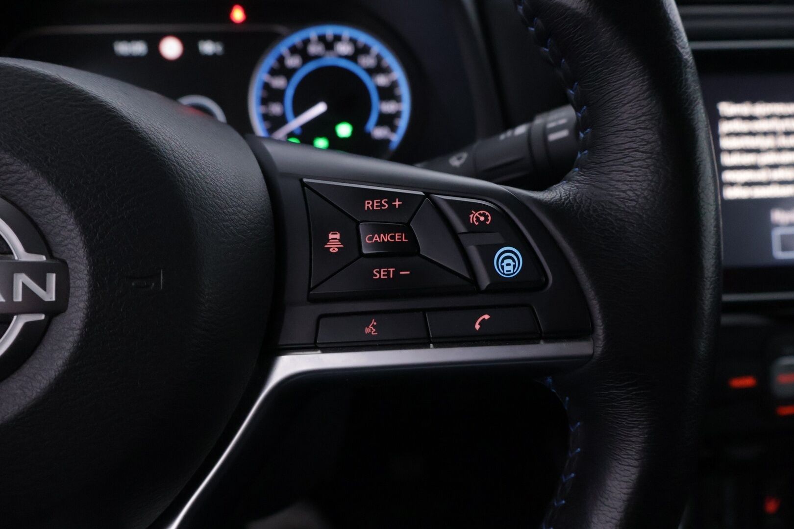 Nissan Leaf 2024 40kWh Tekna MY22 *Nahka-alcantara / 360° / ILP / Bose / ACC* - Harvinaiset varusteet! / Kahdet huippu renkaat! 