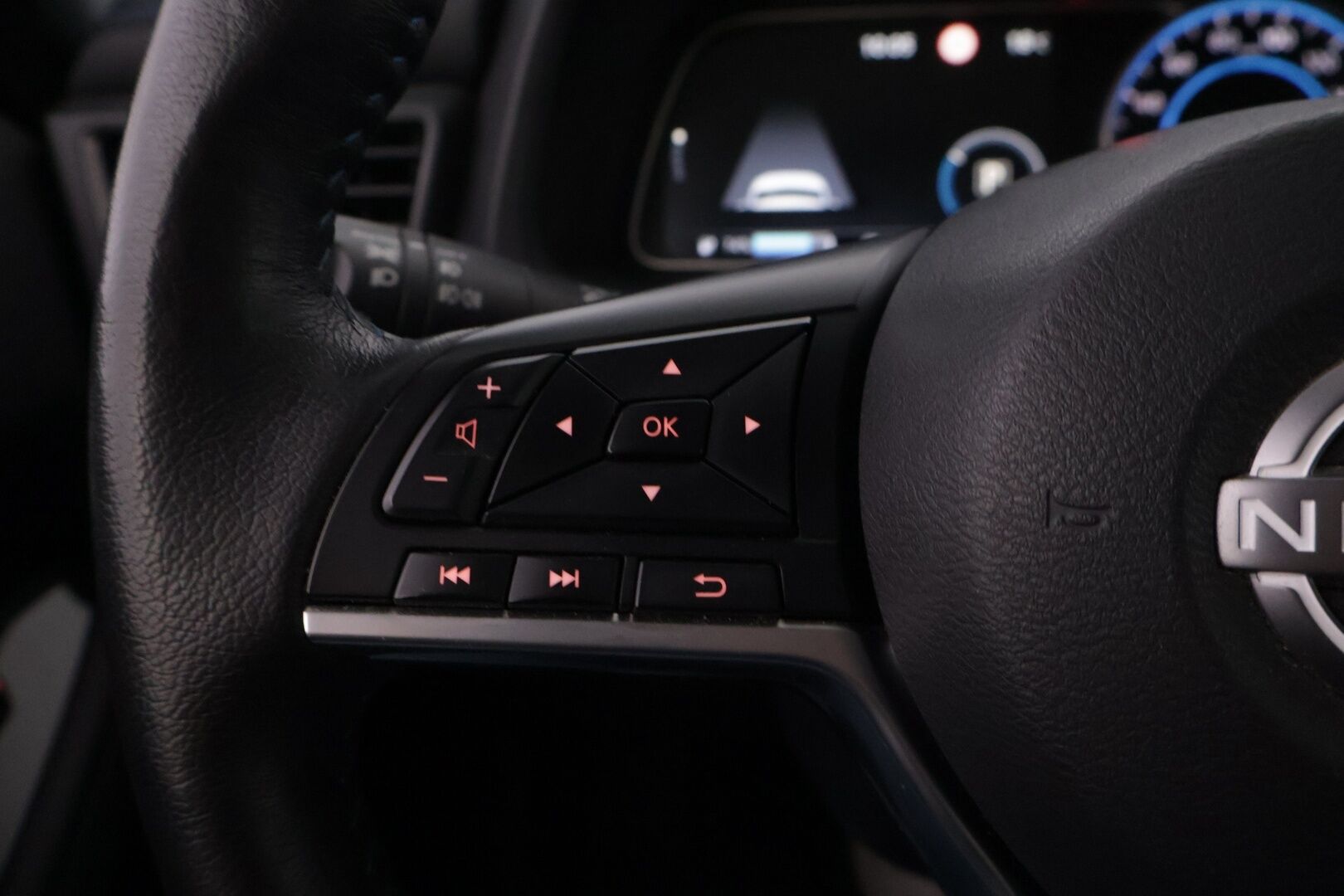 Nissan Leaf 2024 40kWh Tekna MY22 *Nahka-alcantara / 360° / ILP / Bose / ACC* - Harvinaiset varusteet! / Kahdet huippu renkaat! 