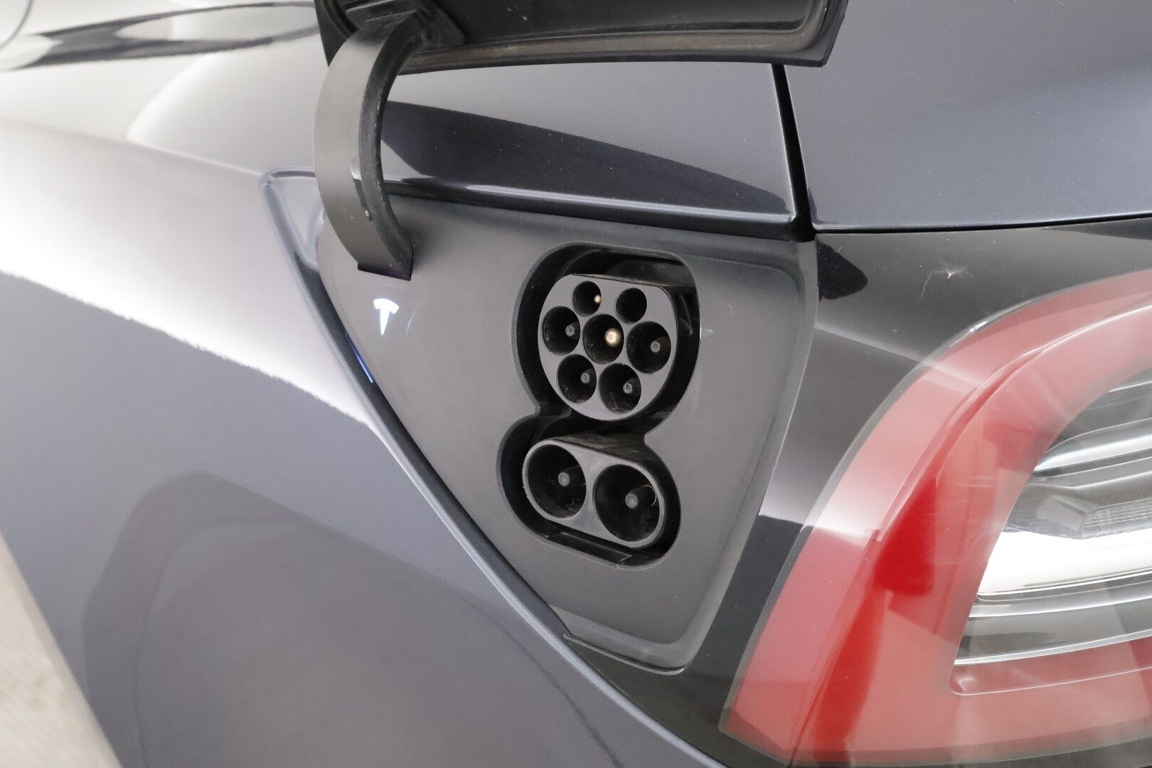 Tesla Model 3 2020 Long Range - | Lasikatto | ACC | LED | Muistipenkki | P.Kamera | Premium Audio | Navi | Kaistavahti | Keyless | 2x Latauskaapelit | Kahdet renkaat |