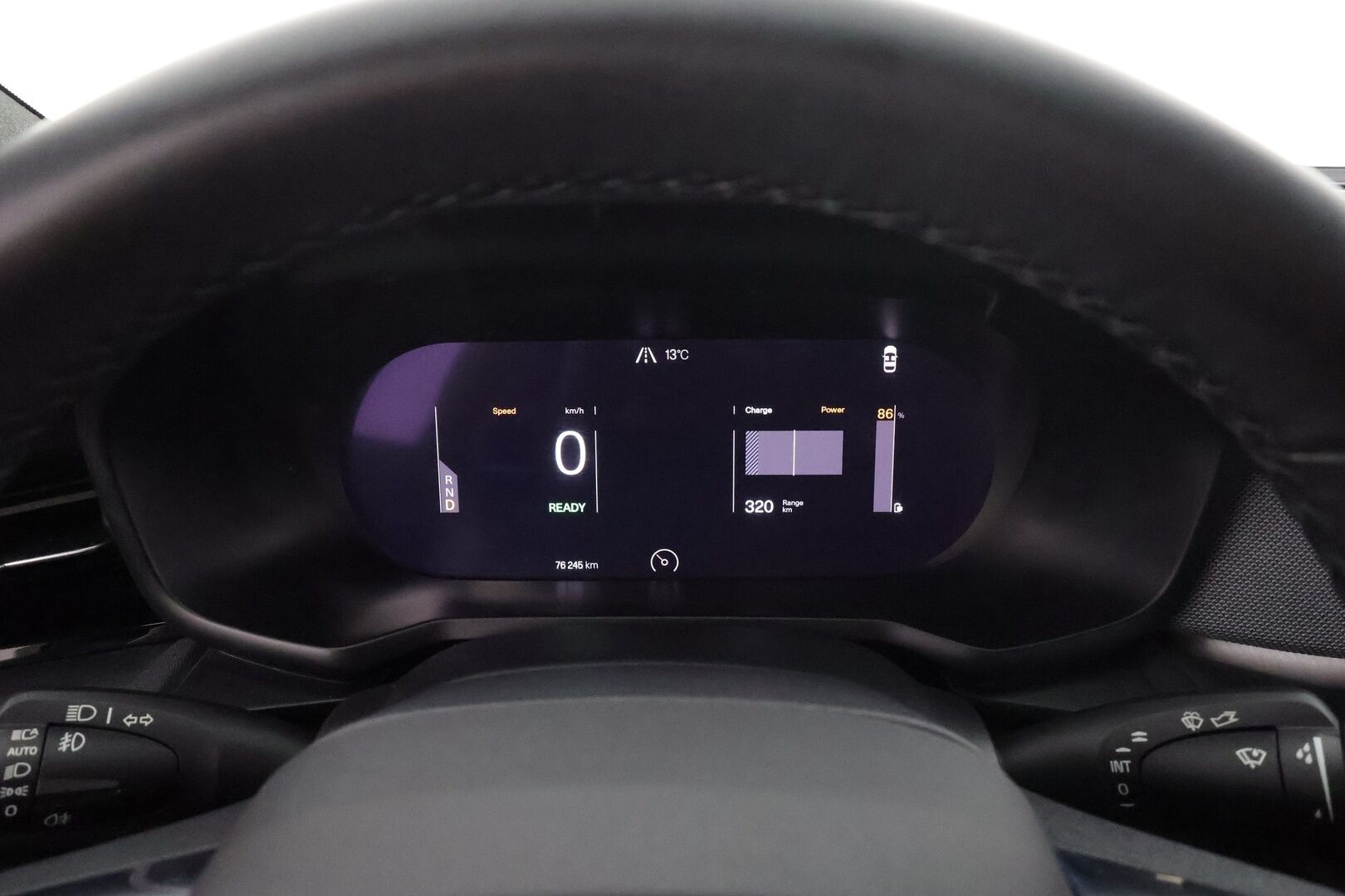 Polestar 2 2023 Long Range Dual Motor Performance, 350kW, 78kWh * Koukku / ILP / Lasikatto / H&K / P.kamera / Muistipenkki * - Kahdet renkaat aluvanteilla / Merkkihuollettu