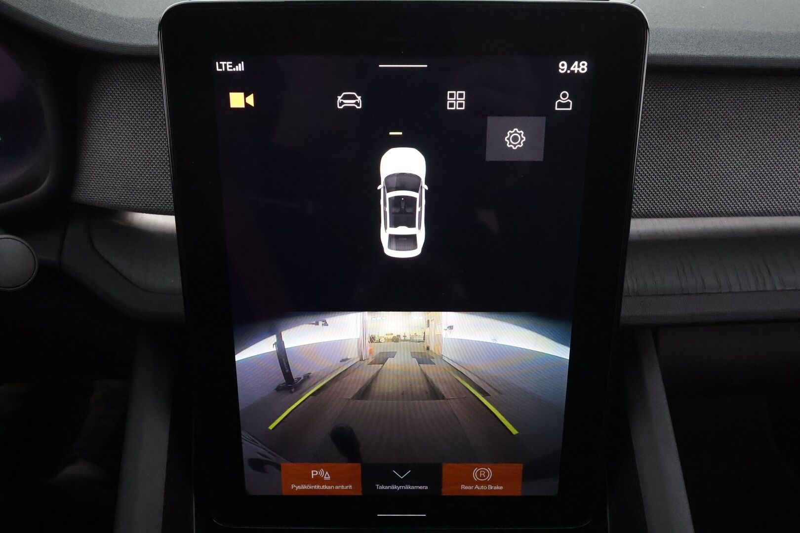 Polestar 2 2023 Long Range Dual Motor Performance, 350kW, 78kWh * Koukku / ILP / Lasikatto / H&K / P.kamera / Muistipenkki * - Kahdet renkaat aluvanteilla / Merkkihuollettu