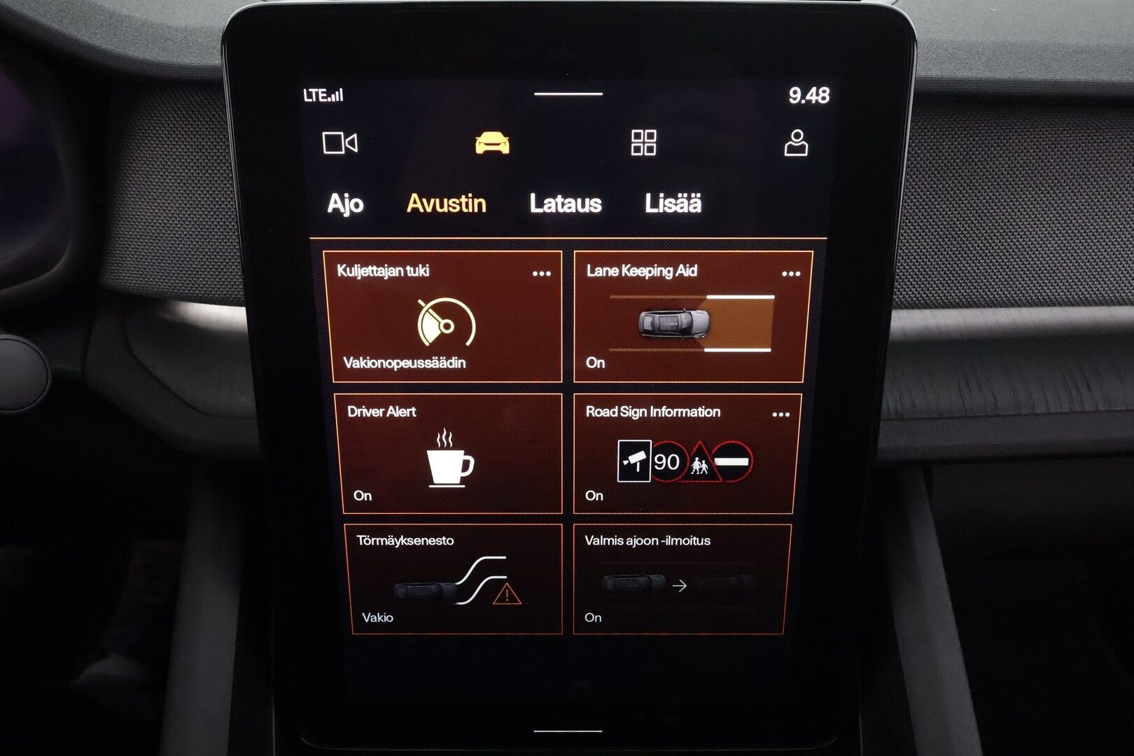 Polestar 2 2023 Long Range Dual Motor Performance, 350kW, 78kWh * Koukku / ILP / Lasikatto / H&K / P.kamera / Muistipenkki * - Kahdet renkaat aluvanteilla / Merkkihuollettu