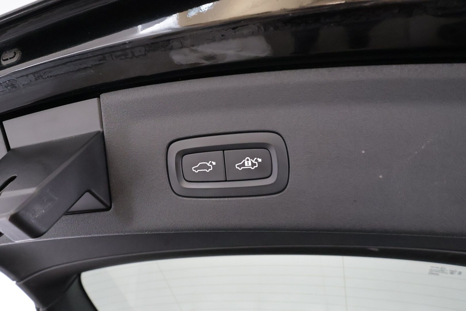 Polestar 2 2023 Long Range Dual Motor Performance, 350kW, 78kWh * Koukku / ILP / Lasikatto / H&K / P.kamera / Muistipenkki * - Kahdet renkaat aluvanteilla / Merkkihuollettu