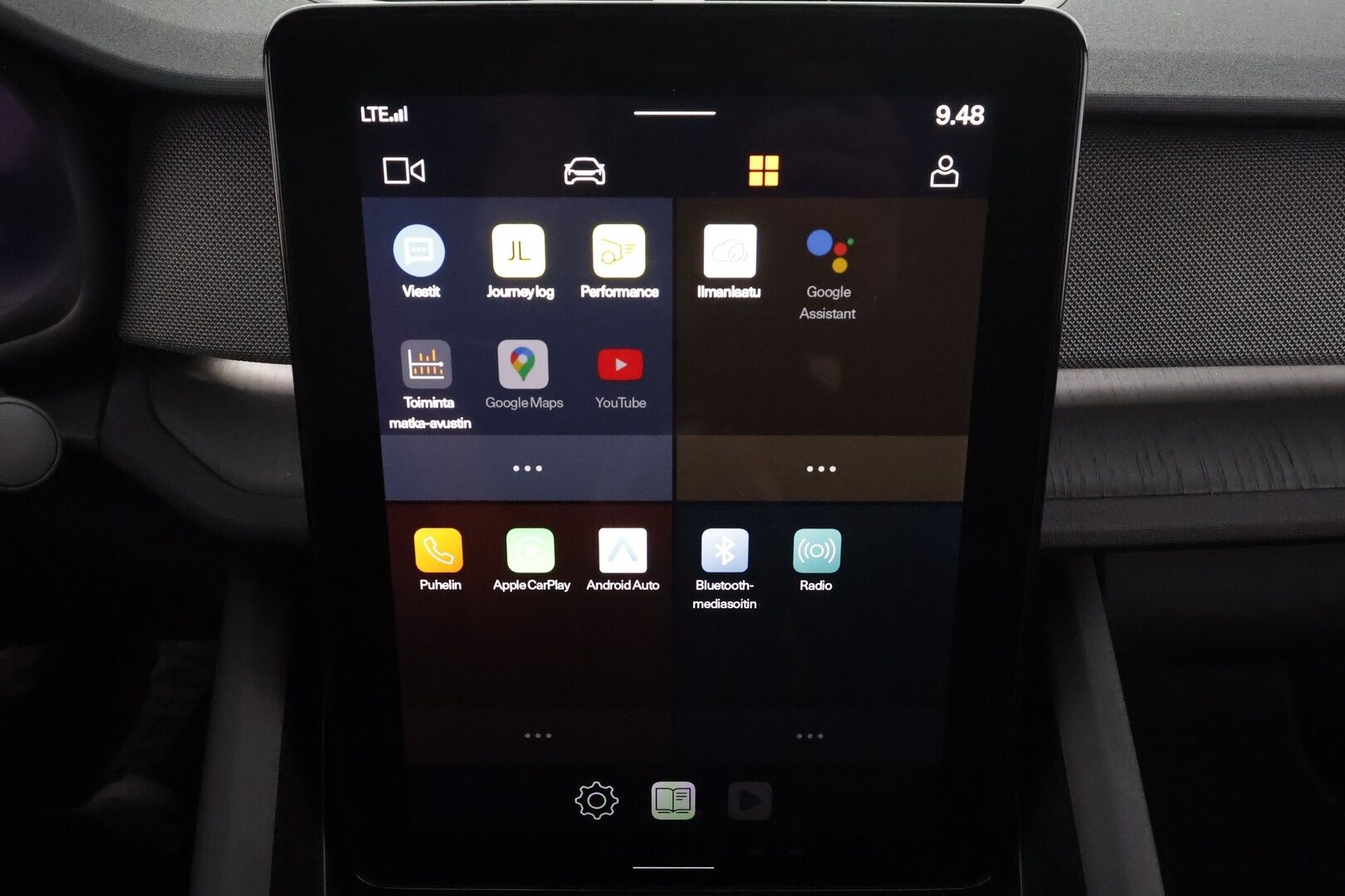 Polestar 2 2023 Long Range Dual Motor Performance, 350kW, 78kWh * Koukku / ILP / Lasikatto / H&K / P.kamera / Muistipenkki * - Kahdet renkaat aluvanteilla / Merkkihuollettu