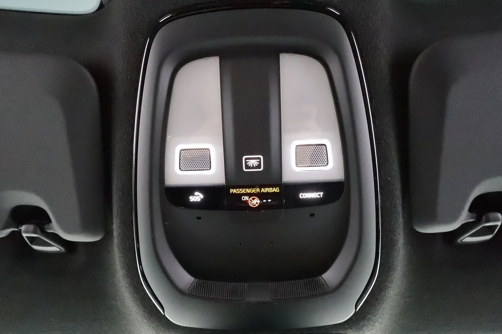 Polestar 2 2023 Long Range Dual Motor Performance, 350kW, 78kWh * Koukku / ILP / Lasikatto / H&K / P.kamera / Muistipenkki * - Kahdet renkaat aluvanteilla / Merkkihuollettu