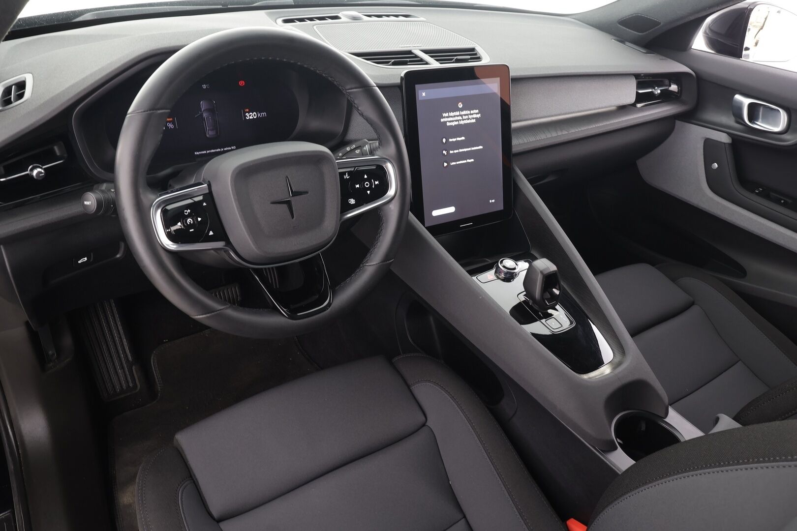 Polestar 2 2023 Long Range Dual Motor Performance, 350kW, 78kWh * Koukku / ILP / Lasikatto / H&K / P.kamera / Muistipenkki * - Kahdet renkaat aluvanteilla / Merkkihuollettu