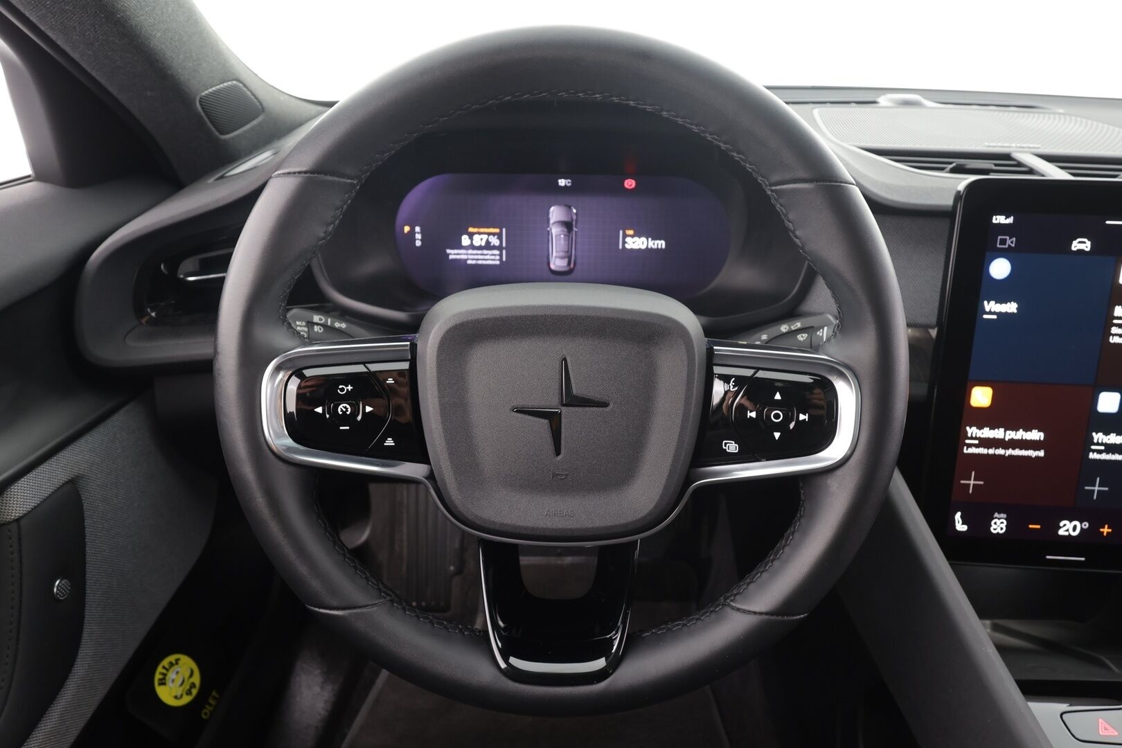 Polestar 2 2023 Long Range Dual Motor Performance, 350kW, 78kWh * Koukku / ILP / Lasikatto / H&K / P.kamera / Muistipenkki * - Kahdet renkaat aluvanteilla / Merkkihuollettu