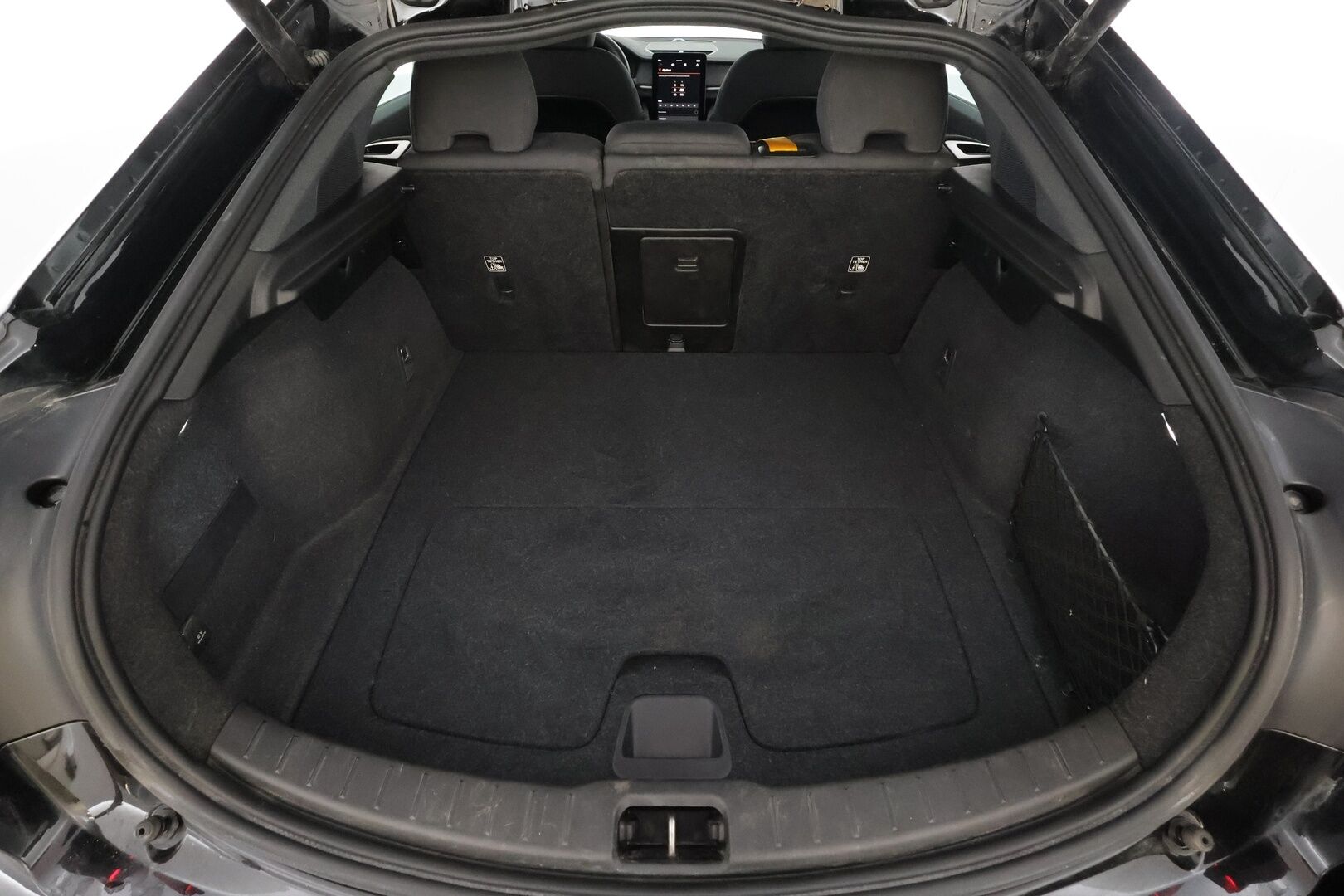 Polestar 2 2023 Long Range Dual Motor Performance, 350kW, 78kWh * Koukku / ILP / Lasikatto / H&K / P.kamera / Muistipenkki * - Kahdet renkaat aluvanteilla / Merkkihuollettu