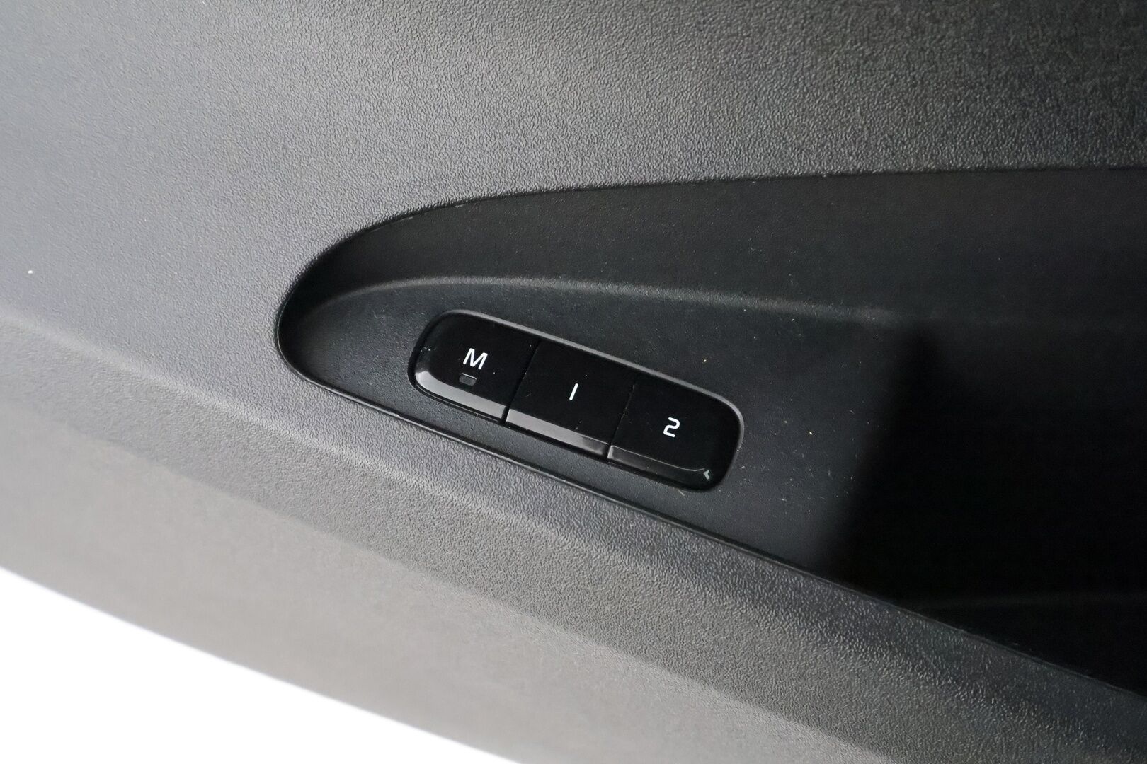 Polestar 2 2023 Long Range Dual Motor Performance, 350kW, 78kWh * Koukku / ILP / Lasikatto / H&K / P.kamera / Muistipenkki * - Kahdet renkaat aluvanteilla / Merkkihuollettu