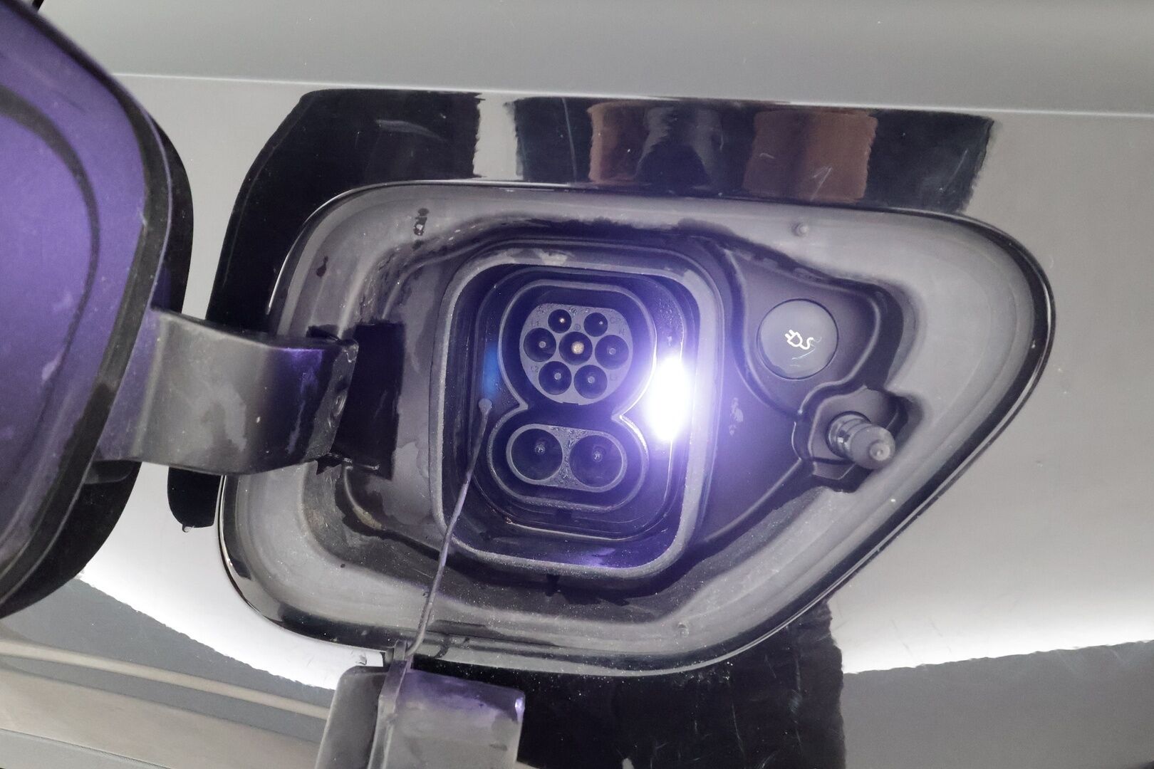 Polestar 2 2023 Long Range Dual Motor Performance, 350kW, 78kWh * Koukku / ILP / Lasikatto / H&K / P.kamera / Muistipenkki * - Kahdet renkaat aluvanteilla / Merkkihuollettu