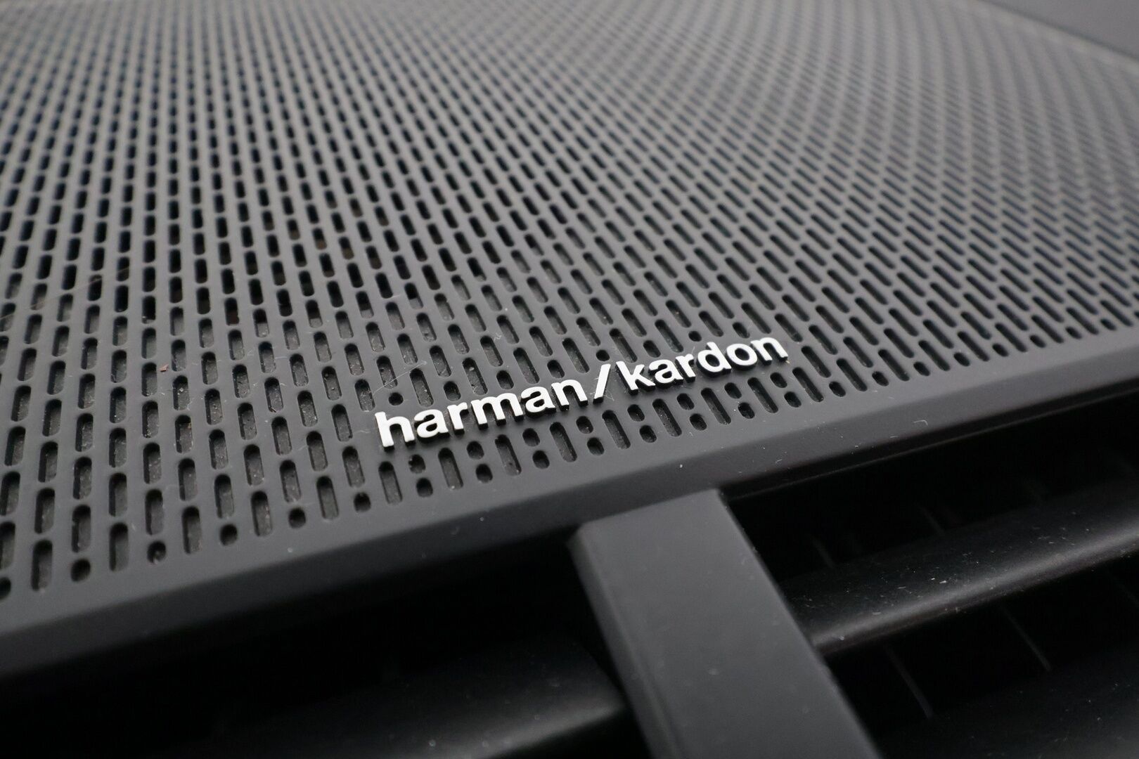 Polestar 2 2023 Long Range Dual Motor Performance, 350kW, 78kWh * Koukku / ILP / Lasikatto / H&K / P.kamera / Muistipenkki * - Kahdet renkaat aluvanteilla / Merkkihuollettu