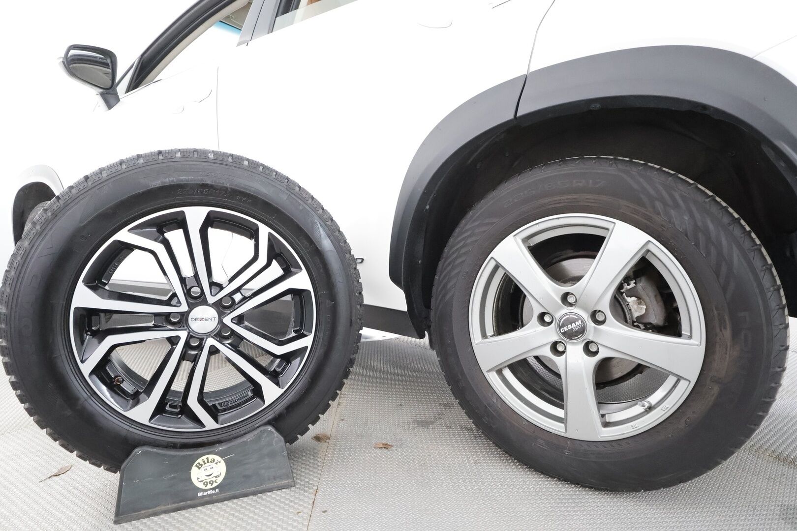 Lexus NX 2017 300h Hybrid A AWD Executive * ACC / Koukku / P.Kamera / LED / Nahat / Keyless / Autom.ilmastointi / Bluetooth * - Kahdet renkaat aluvanteilla - HULLUT AVAJAISHULINAT KORKOTARJOUS 3,29 %