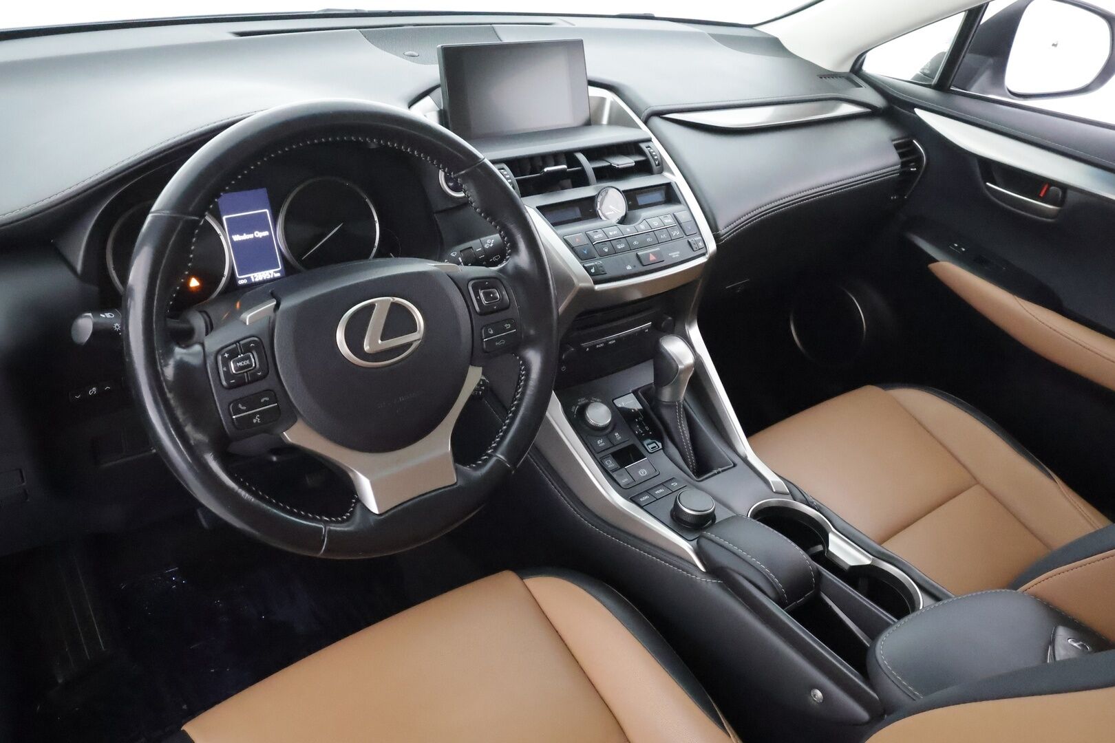 Lexus NX 2017 300h Hybrid A AWD Executive * ACC / Koukku / P.Kamera / LED / Nahat / Keyless / Autom.ilmastointi / Bluetooth * - Kahdet renkaat aluvanteilla - HULLUT AVAJAISHULINAT KORKOTARJOUS 3,29 %