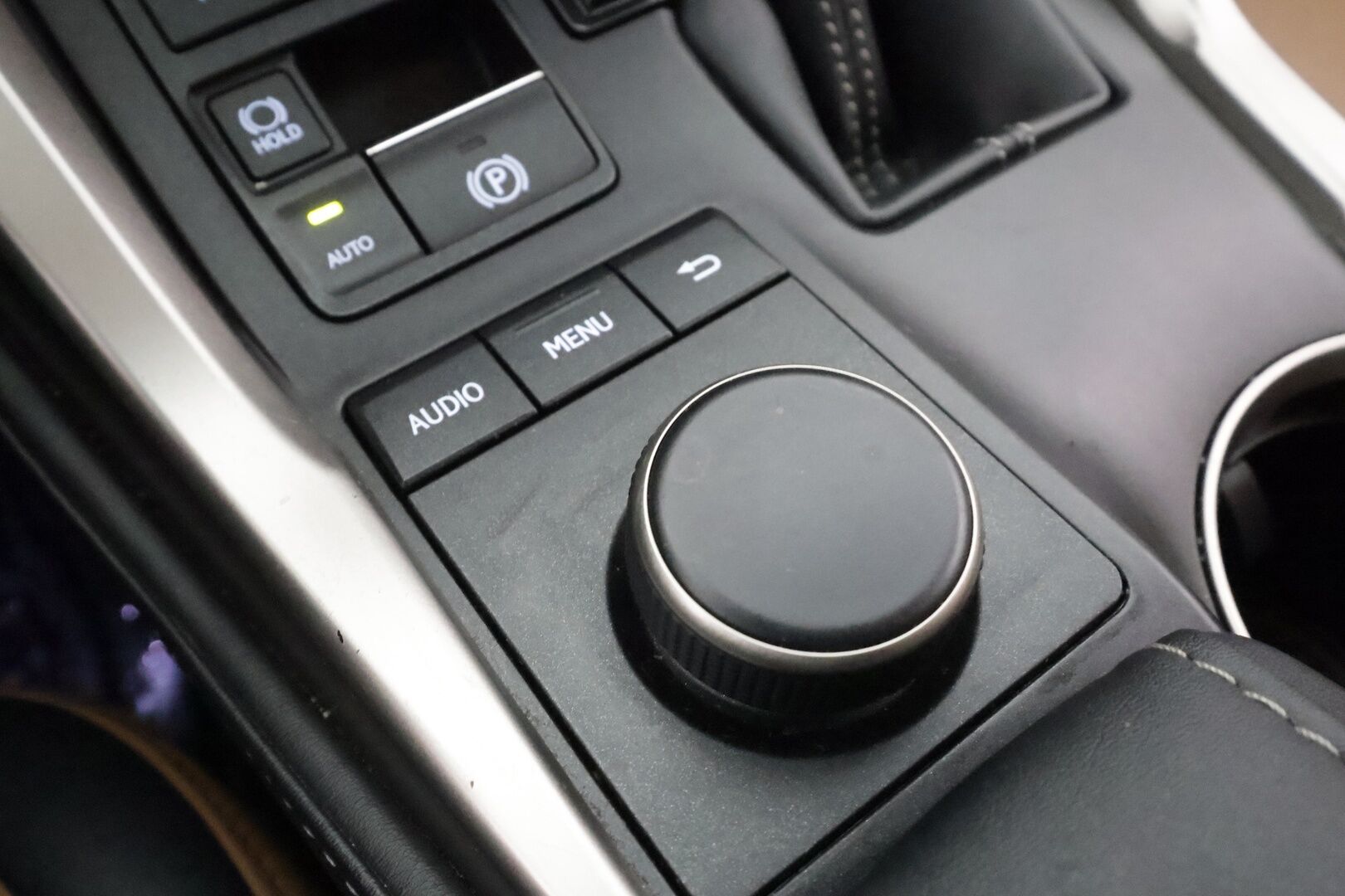 Lexus NX 2017 300h Hybrid A AWD Executive * ACC / Koukku / P.Kamera / LED / Nahat / Keyless / Autom.ilmastointi / Bluetooth * - Kahdet renkaat aluvanteilla - HULLUT AVAJAISHULINAT KORKOTARJOUS 3,29 %