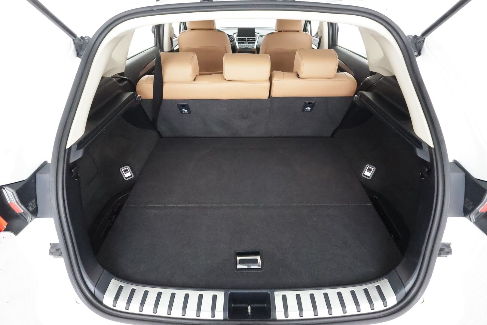 Lexus NX 2017 300h Hybrid A AWD Executive * ACC / Koukku / P.Kamera / LED / Nahat / Keyless / Autom.ilmastointi / Bluetooth * - Kahdet renkaat aluvanteilla - HULLUT AVAJAISHULINAT KORKOTARJOUS 3,29 %