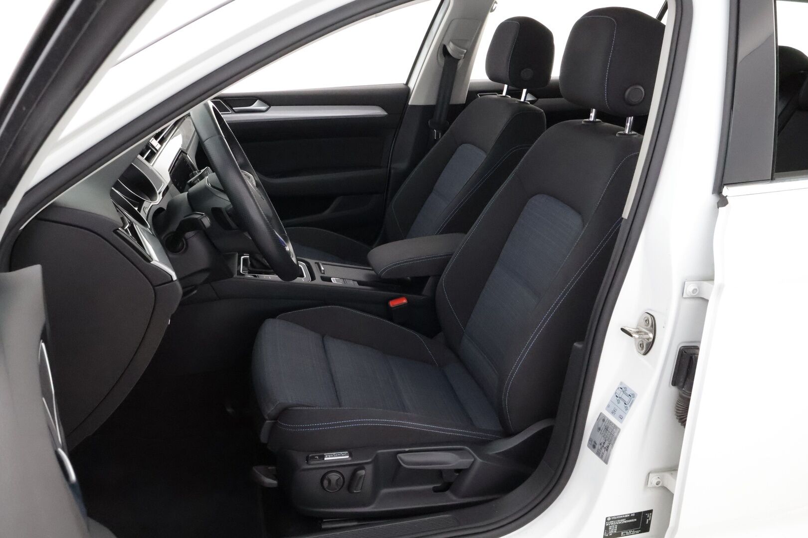 Volkswagen Passat 2022 Variant GTE Plug-In Hybrid 160 kW DSG-automaatti * Lisälämmitin / Adapt.Vakkari / Peruutuskamera / Hieronta / LED / ErgoComfort - Juuri saapunut Tampereelle / 2x Renkaat alkuperäisvantein!