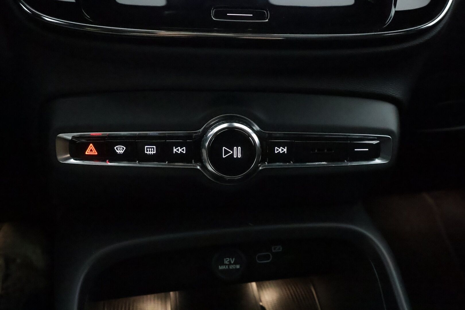 Volvo C40 2023 Recharge Twin Ultimate aut - | ACC | ILP | Koukku | 360° | Harman/Kardon | Lasikatto | Muistipenkki | Sporttipenkit sähköllä | BLIS | Pilot Assist | Merkkihuollot | 2x renkaat aluin | 