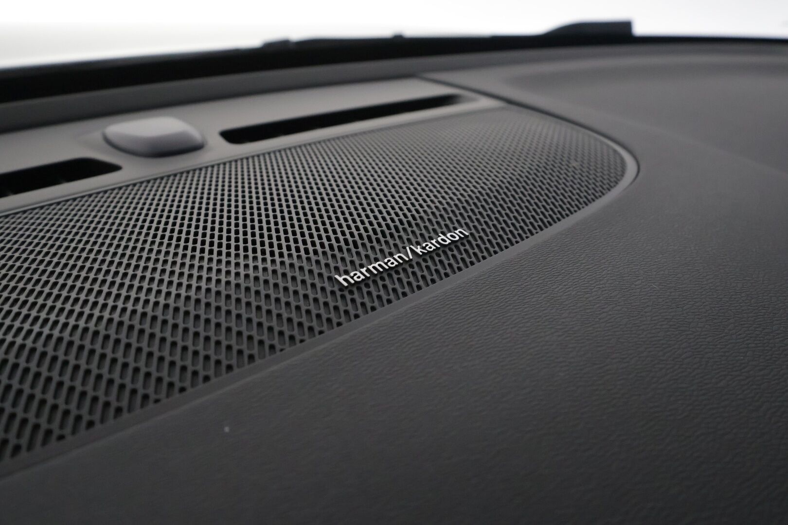 Volvo C40 2023 Recharge Twin Ultimate aut - | ACC | ILP | Koukku | 360° | Harman/Kardon | Lasikatto | Muistipenkki | Sporttipenkit sähköllä | BLIS | Pilot Assist | Merkkihuollot | 2x renkaat aluin | 