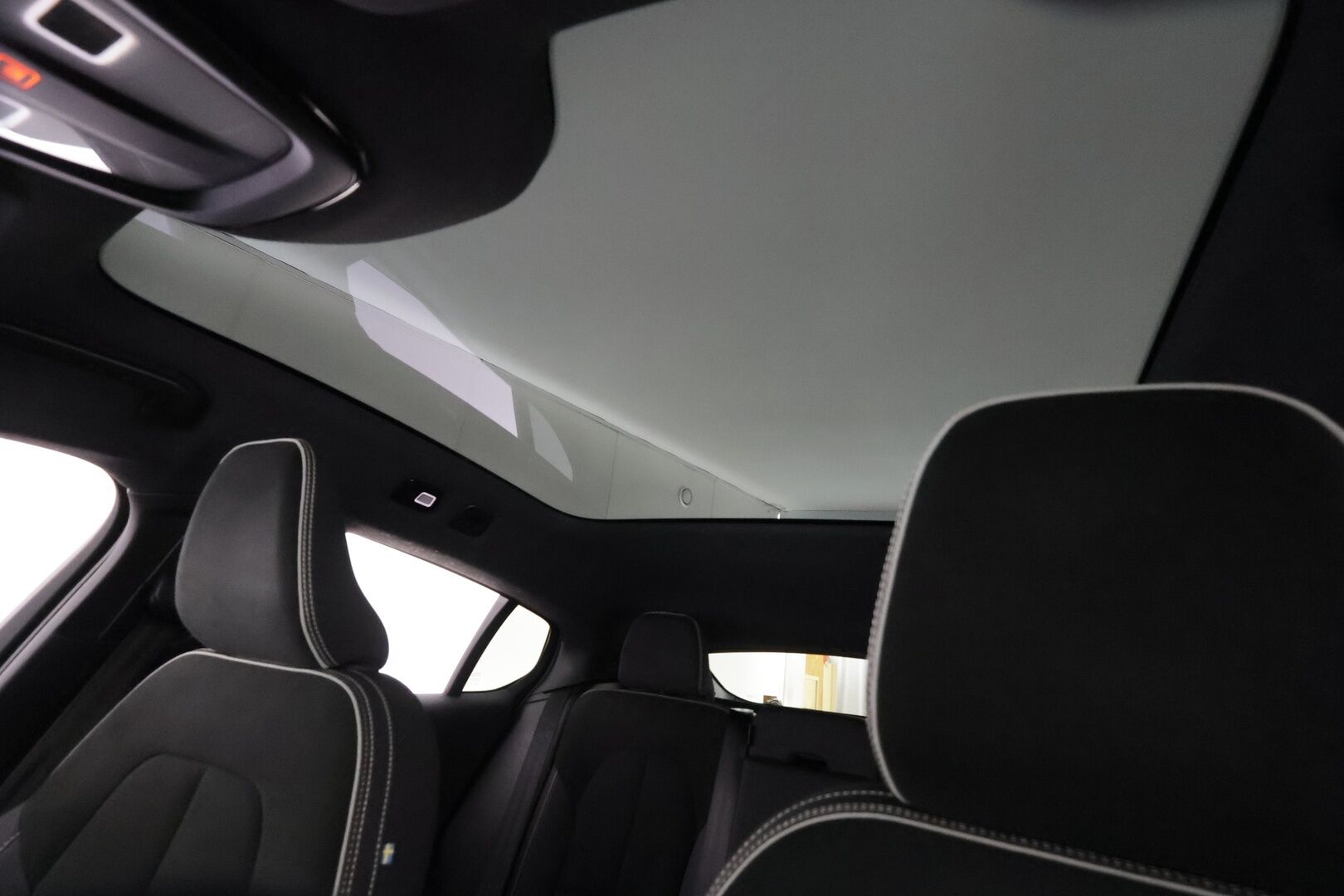 Volvo C40 2023 Recharge Twin Ultimate aut - | ACC | ILP | Koukku | 360° | Harman/Kardon | Lasikatto | Muistipenkki | Sporttipenkit sähköllä | BLIS | Pilot Assist | Merkkihuollot | 2x renkaat aluin | 