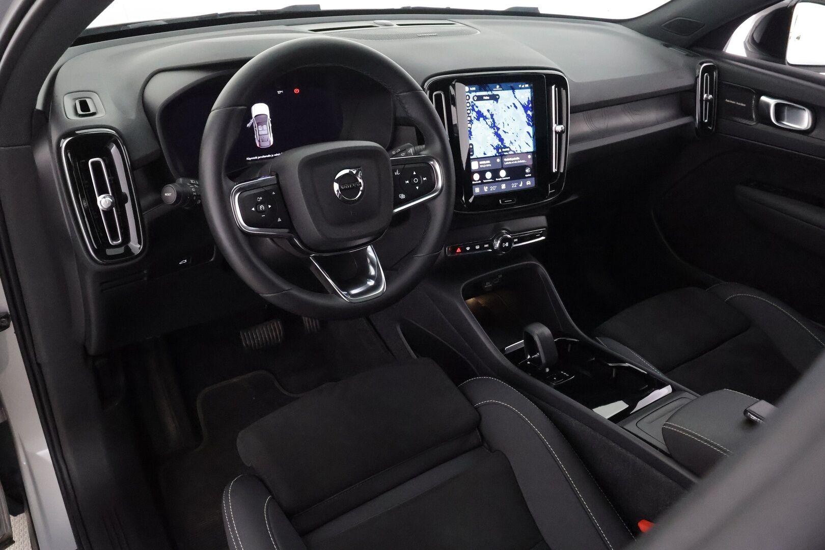 Volvo C40 2023 Recharge Twin Ultimate aut - | ACC | ILP | Koukku | 360° | Harman/Kardon | Lasikatto | Muistipenkki | Sporttipenkit sähköllä | BLIS | Pilot Assist | Merkkihuollot | 2x renkaat aluin | 