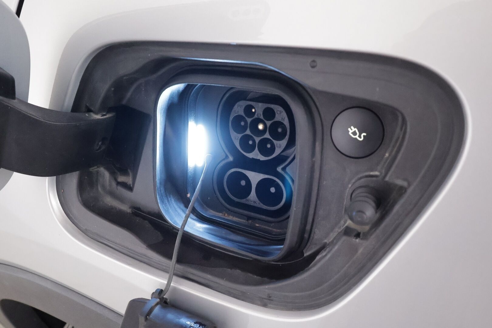 Volvo C40 2023 Recharge Twin Ultimate aut - | ACC | ILP | Koukku | 360° | Harman/Kardon | Lasikatto | Muistipenkki | Sporttipenkit sähköllä | BLIS | Pilot Assist | Merkkihuollot | 2x renkaat aluin | 