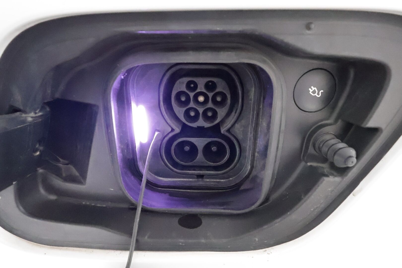 Volvo C40 2022 Recharge Twin Business Launch Edition aut - 3,99 % KORKOTARJOUS TÄHÄN AUTOON - Lämpöpumppu / Adapt.Vakkari / Harman & Kardon / Pixel LED / Lasikatto / 360 Kamera / Nahka-Alcantara Muistipenkki / KeylessGo / Huippuvarusteet!