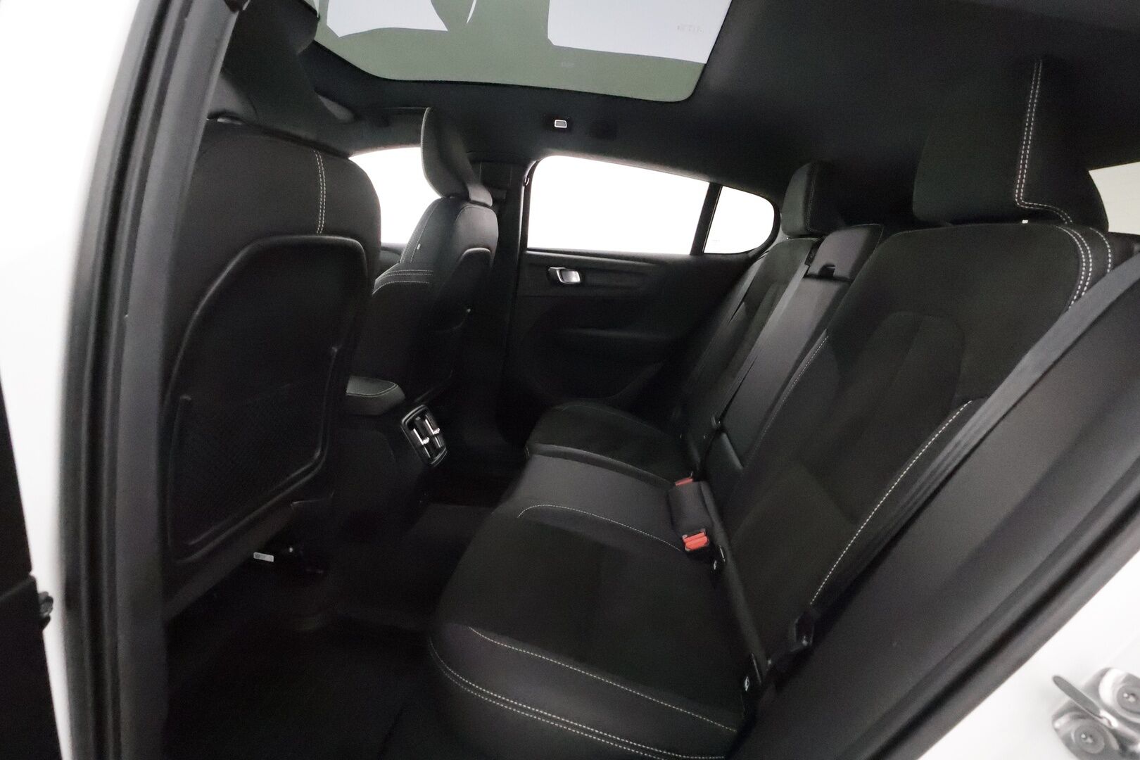 Volvo C40 2022 Recharge Twin Business Launch Edition aut - 3,99 % KORKOTARJOUS TÄHÄN AUTOON - Lämpöpumppu / Adapt.Vakkari / Harman & Kardon / Pixel LED / Lasikatto / 360 Kamera / Nahka-Alcantara Muistipenkki / KeylessGo / Huippuvarusteet!