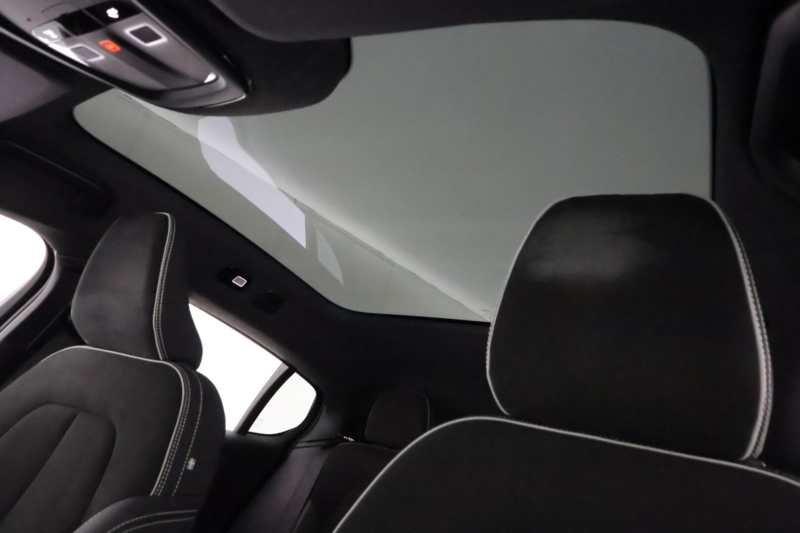 Volvo C40 2022 Recharge Twin Business Launch Edition aut - 3,99 % KORKOTARJOUS TÄHÄN AUTOON - Lämpöpumppu / Adapt.Vakkari / Harman & Kardon / Pixel LED / Lasikatto / 360 Kamera / Nahka-Alcantara Muistipenkki / KeylessGo / Huippuvarusteet!