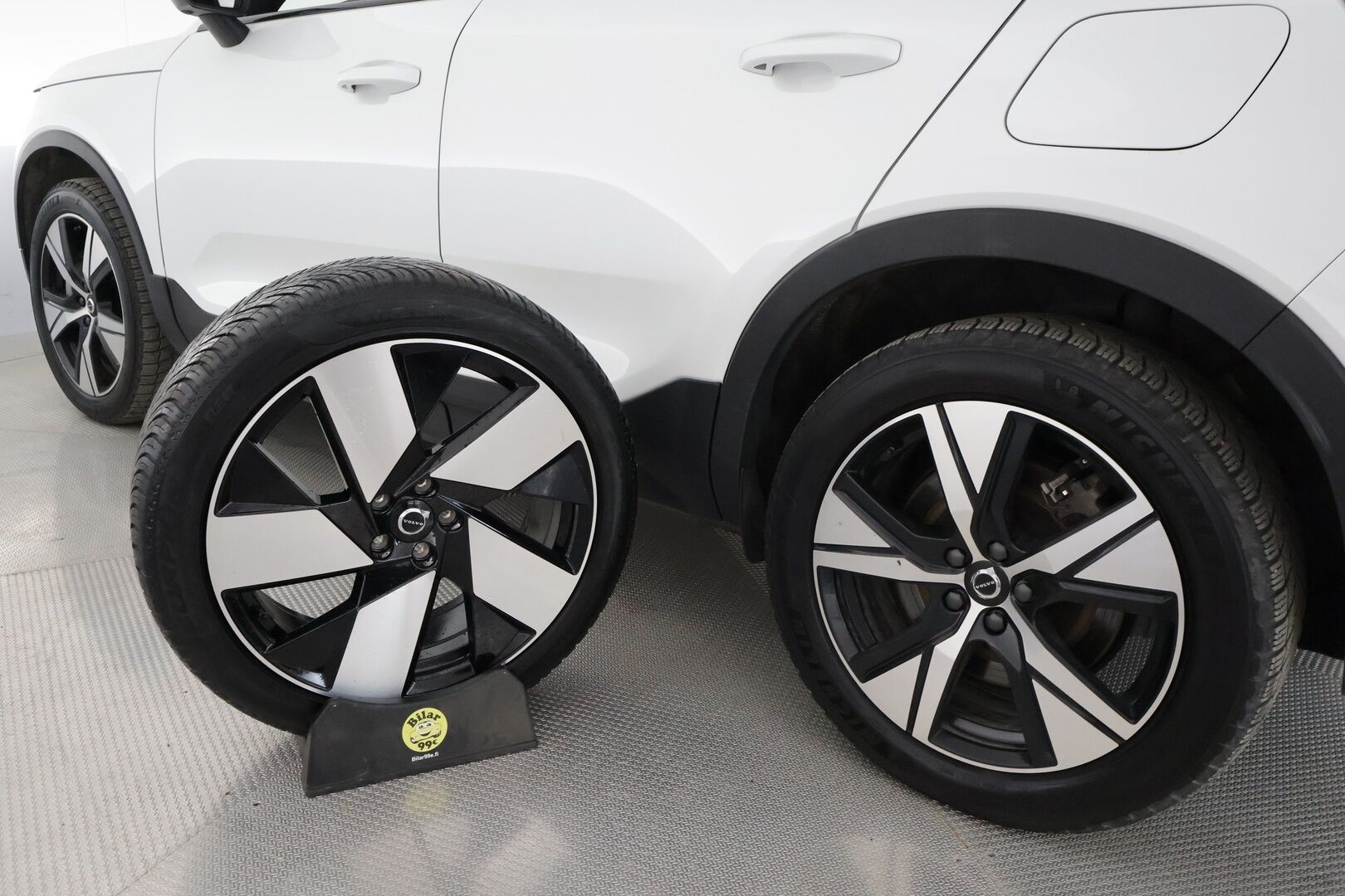 Volvo C40 2022 Recharge Twin Business Launch Edition aut - 3,99 % KORKOTARJOUS TÄHÄN AUTOON - Lämpöpumppu / Adapt.Vakkari / Harman & Kardon / Pixel LED / Lasikatto / 360 Kamera / Nahka-Alcantara Muistipenkki / KeylessGo / Huippuvarusteet!