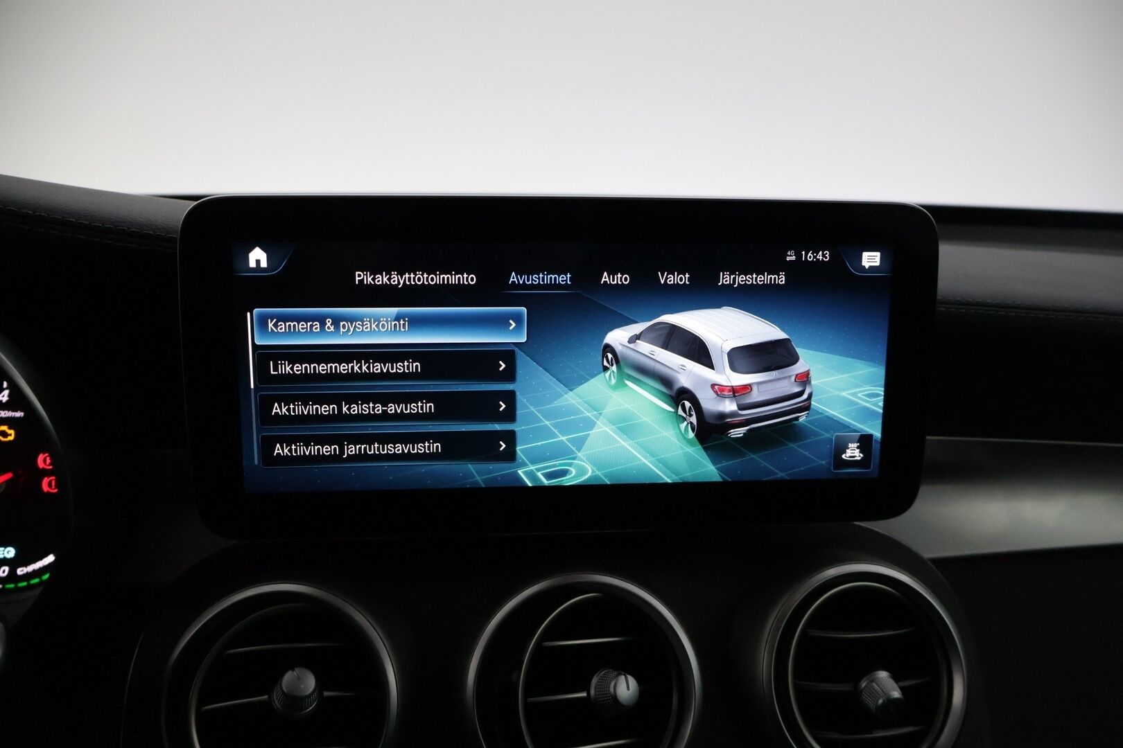 MERCEDES-BENZ GLC 2020 300 e 4MATIC A Business EQ Power * Distronic+ / Panorama / P-kamera / Sporttipenkit / LED High Perf. / Navi / Apple&Android * - Kovilla varusteilla / ACC / Hyvin Huollettu