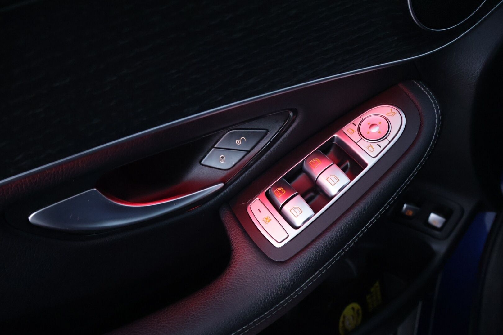 MERCEDES-BENZ GLC 2020 300 e 4MATIC A Business EQ Power * Distronic+ / Panorama / P-kamera / Sporttipenkit / LED High Perf. / Navi / Apple&Android * - Kovilla varusteilla / ACC / Hyvin Huollettu - HULLU BLACKWEEK KORKOTARJOUS 2,49%