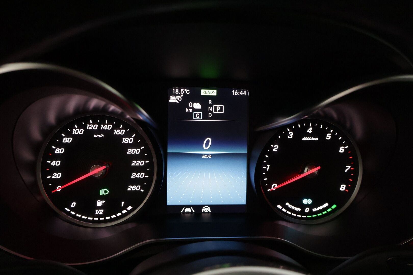 MERCEDES-BENZ GLC 2020 300 e 4MATIC A Business EQ Power * Distronic+ / Panorama / P-kamera / Sporttipenkit / LED High Perf. / Navi / Apple&Android * - Kovilla varusteilla / ACC / Hyvin Huollettu